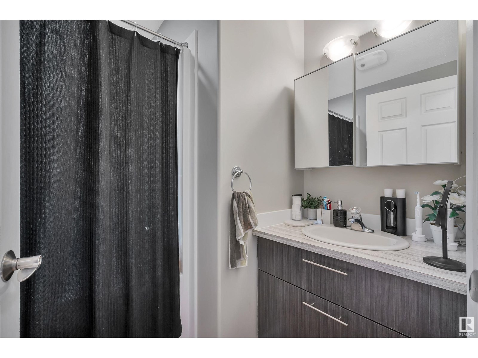 












120 HOULE DR

,
Morinville,




Alberta
T8R0E1


