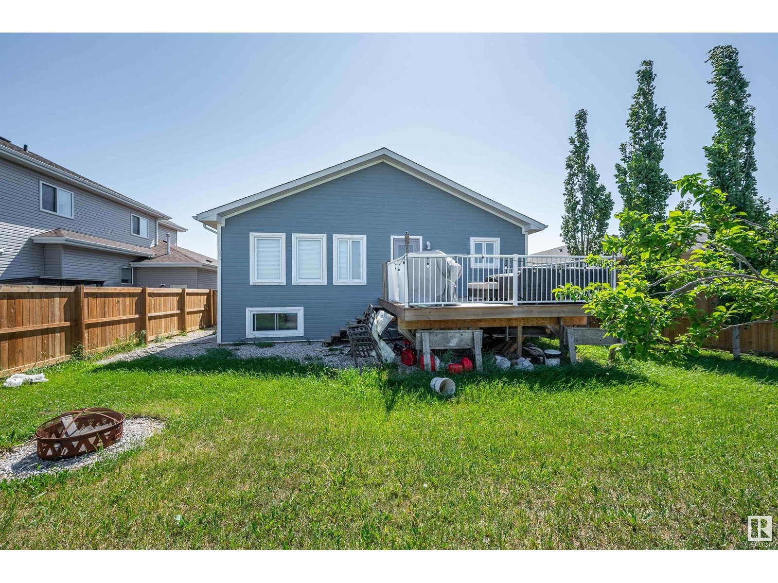 












120 HOULE DR

,
Morinville,




Alberta
T8R0E1

