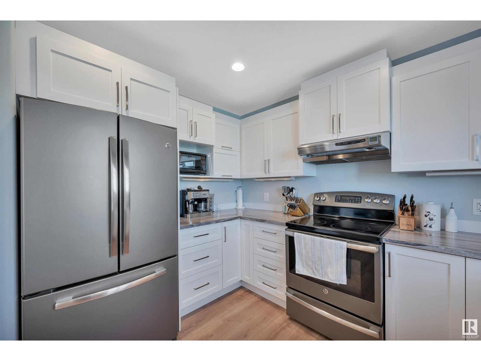 












120 HOULE DR

,
Morinville,




Alberta
T8R0E1

