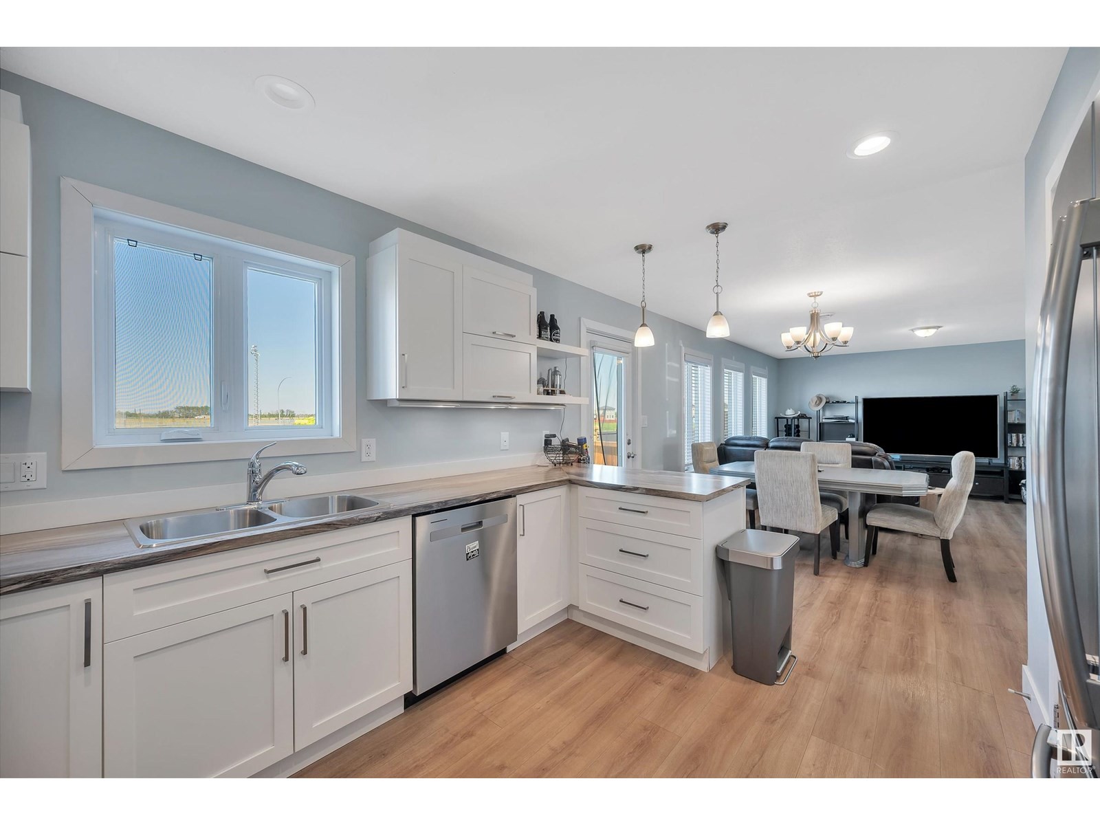 












120 HOULE DR

,
Morinville,




Alberta
T8R0E1


