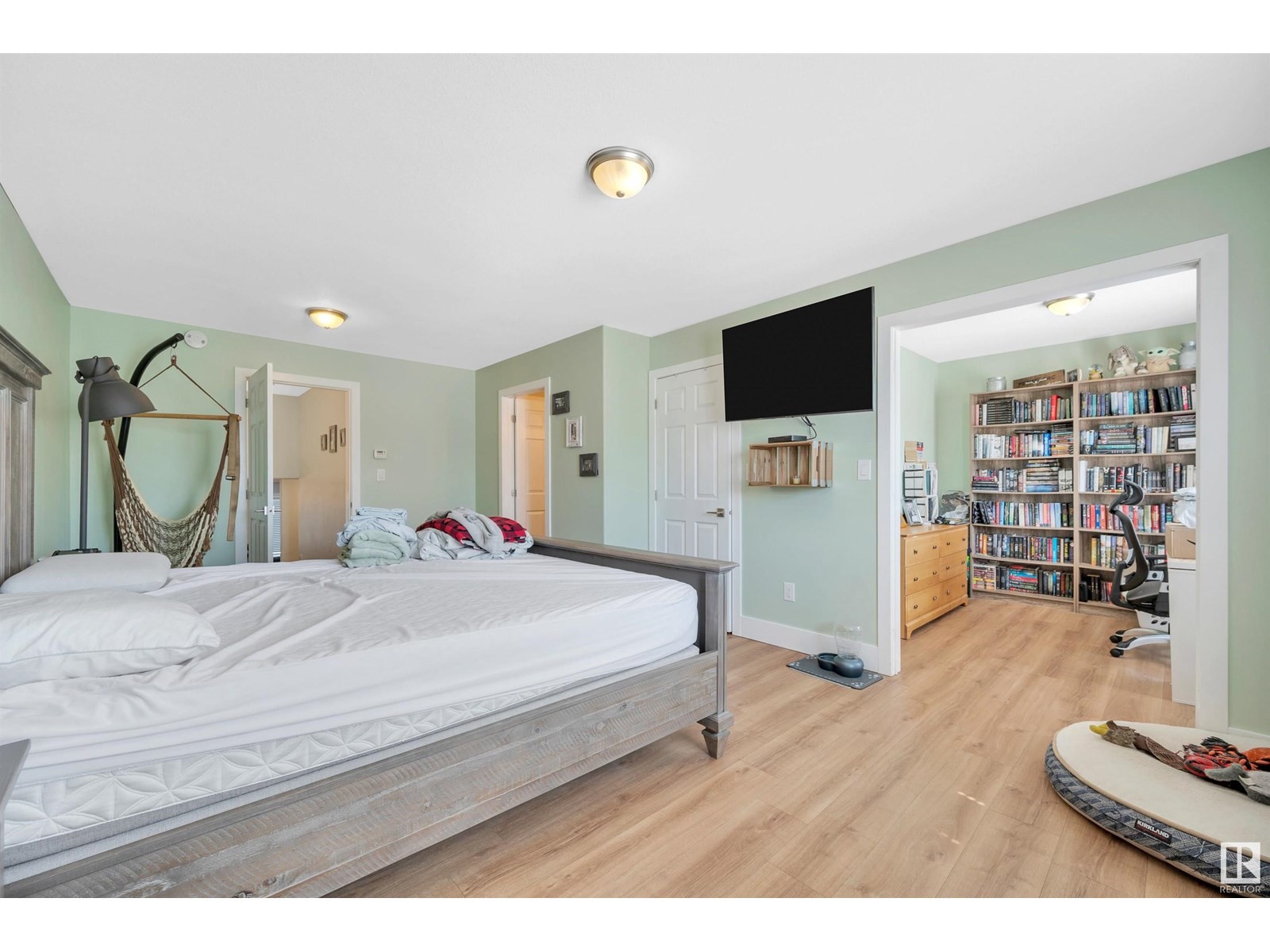 












120 HOULE DR

,
Morinville,




Alberta
T8R0E1

