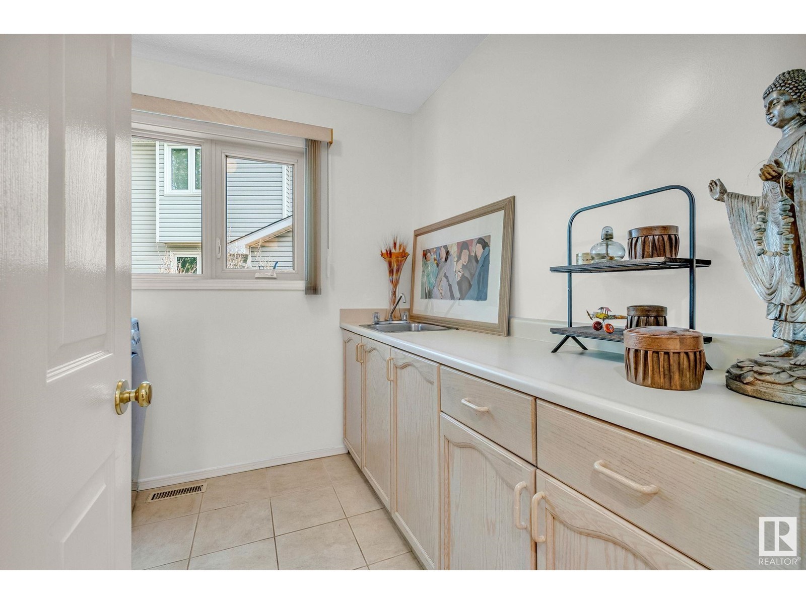












3720 32 ST NW

,
Edmonton,




Alberta
T6T1G1

