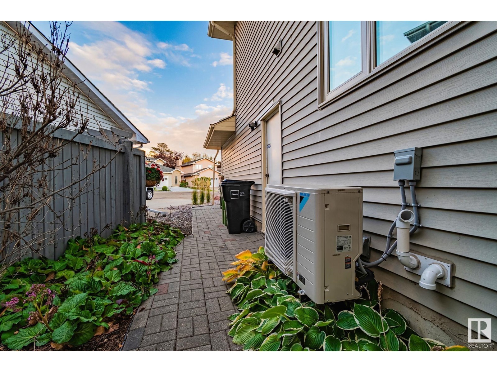 












3720 32 ST NW

,
Edmonton,




Alberta
T6T1G1

