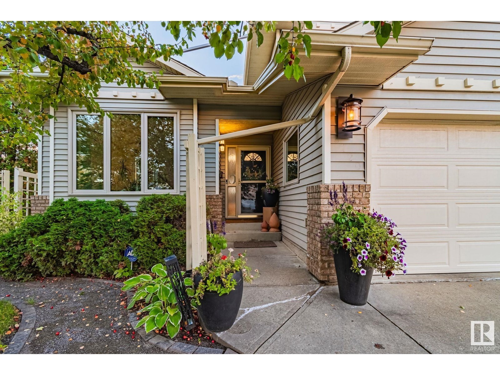 












3720 32 ST NW

,
Edmonton,




Alberta
T6T1G1

