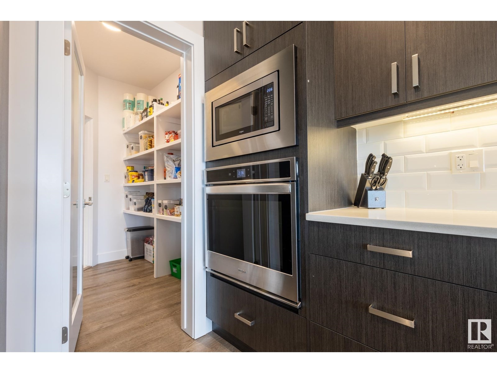 












7432 174 AV NW

,
Edmonton,




Alberta
T5Z0J7

