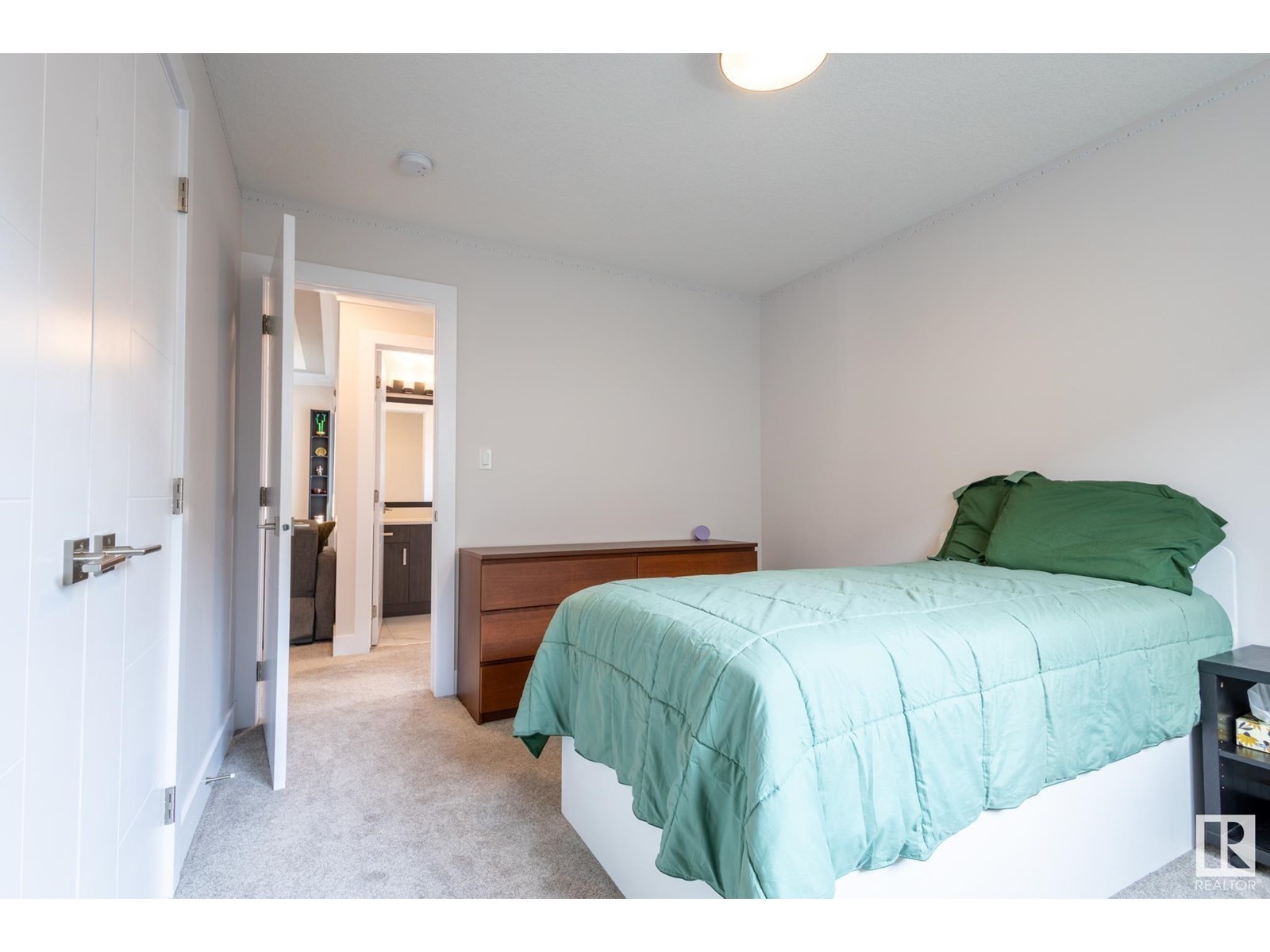 












7432 174 AV NW

,
Edmonton,




Alberta
T5Z0J7

