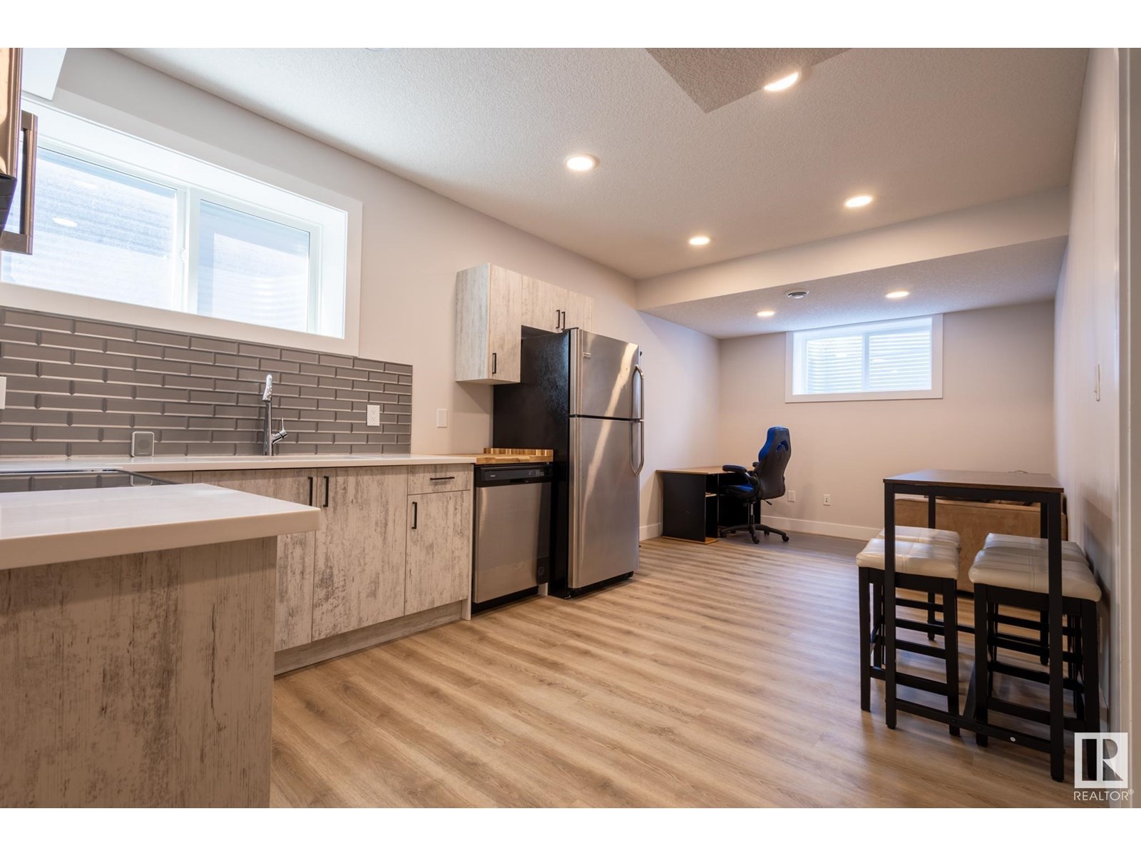 












7432 174 AV NW

,
Edmonton,




Alberta
T5Z0J7

