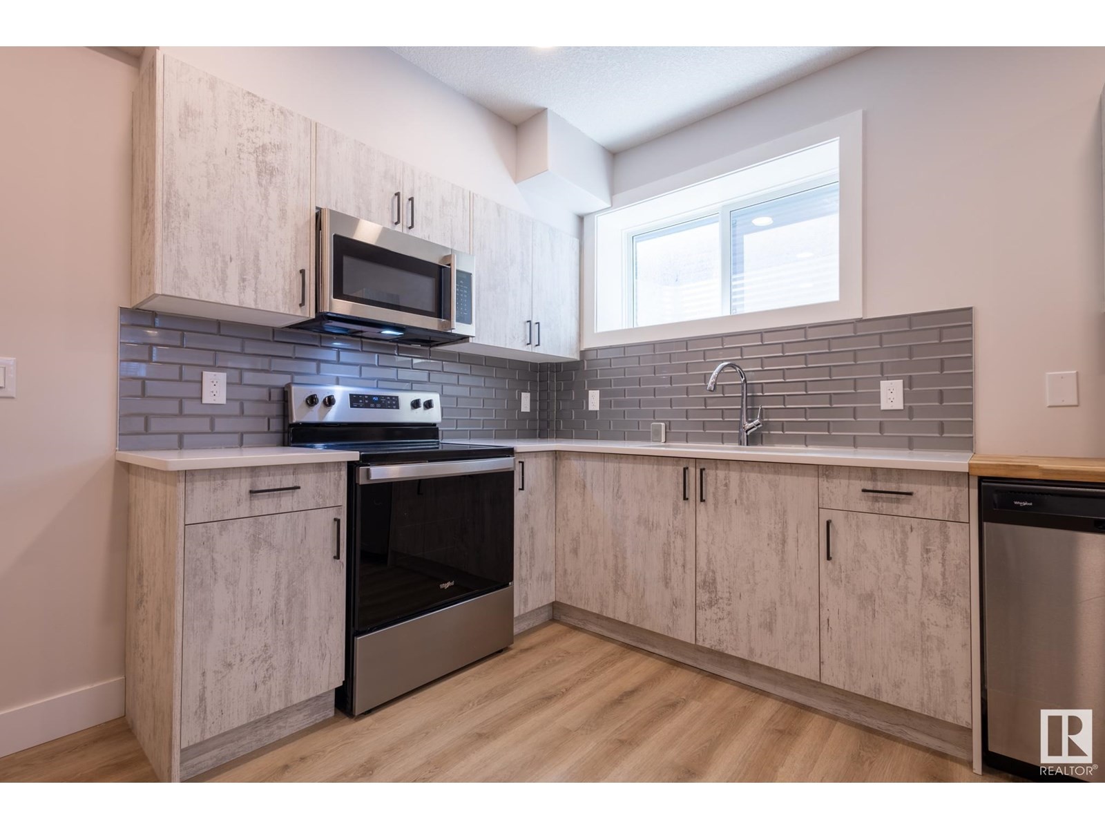












7432 174 AV NW

,
Edmonton,




Alberta
T5Z0J7

