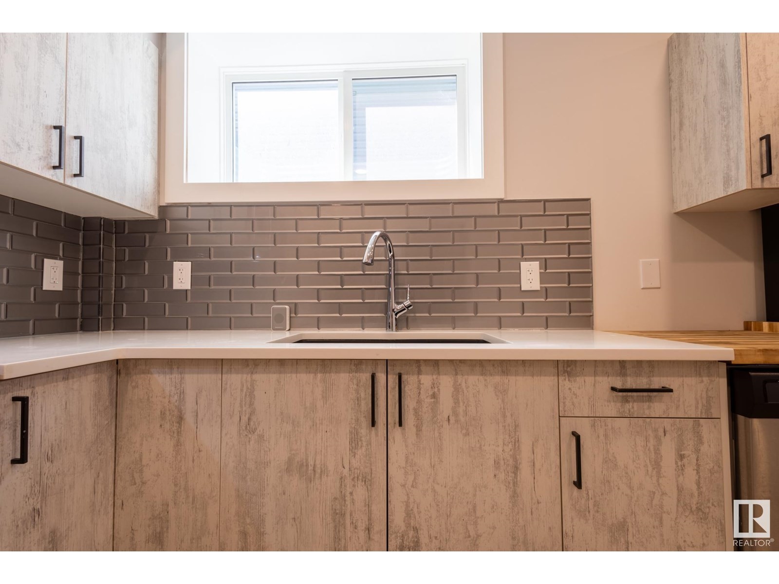 












7432 174 AV NW

,
Edmonton,




Alberta
T5Z0J7

