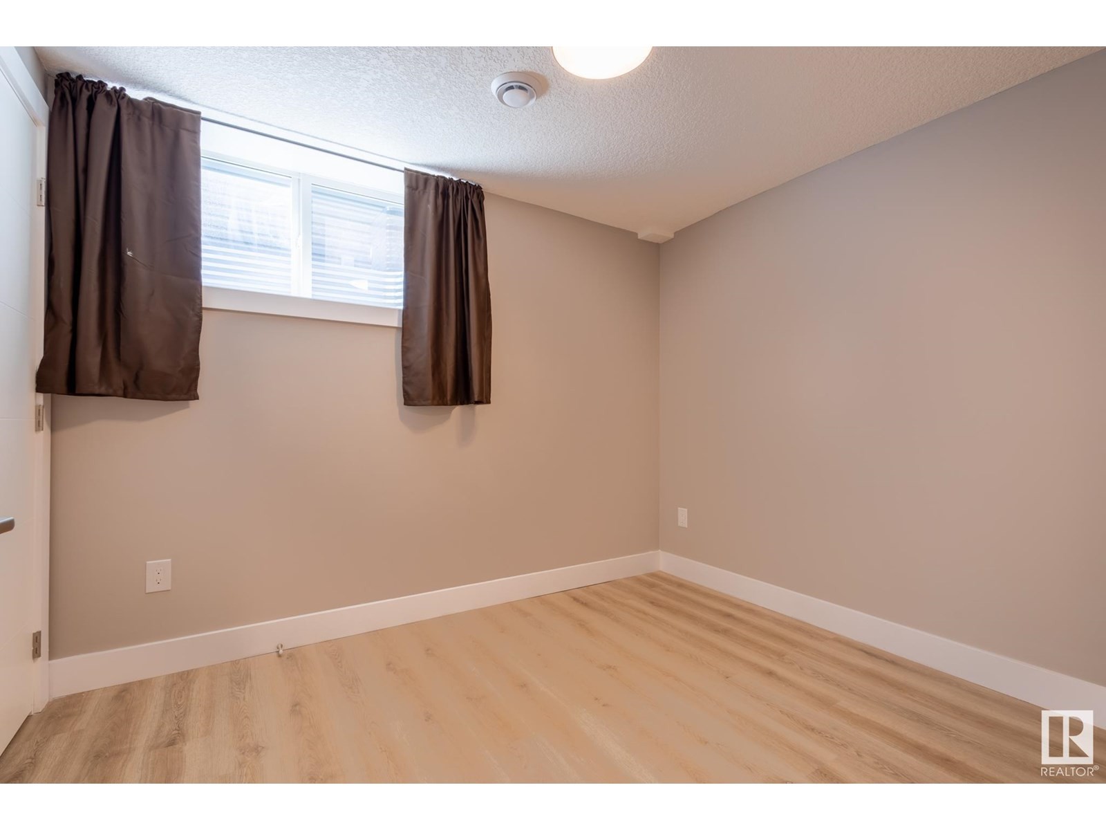 












7432 174 AV NW

,
Edmonton,




Alberta
T5Z0J7

