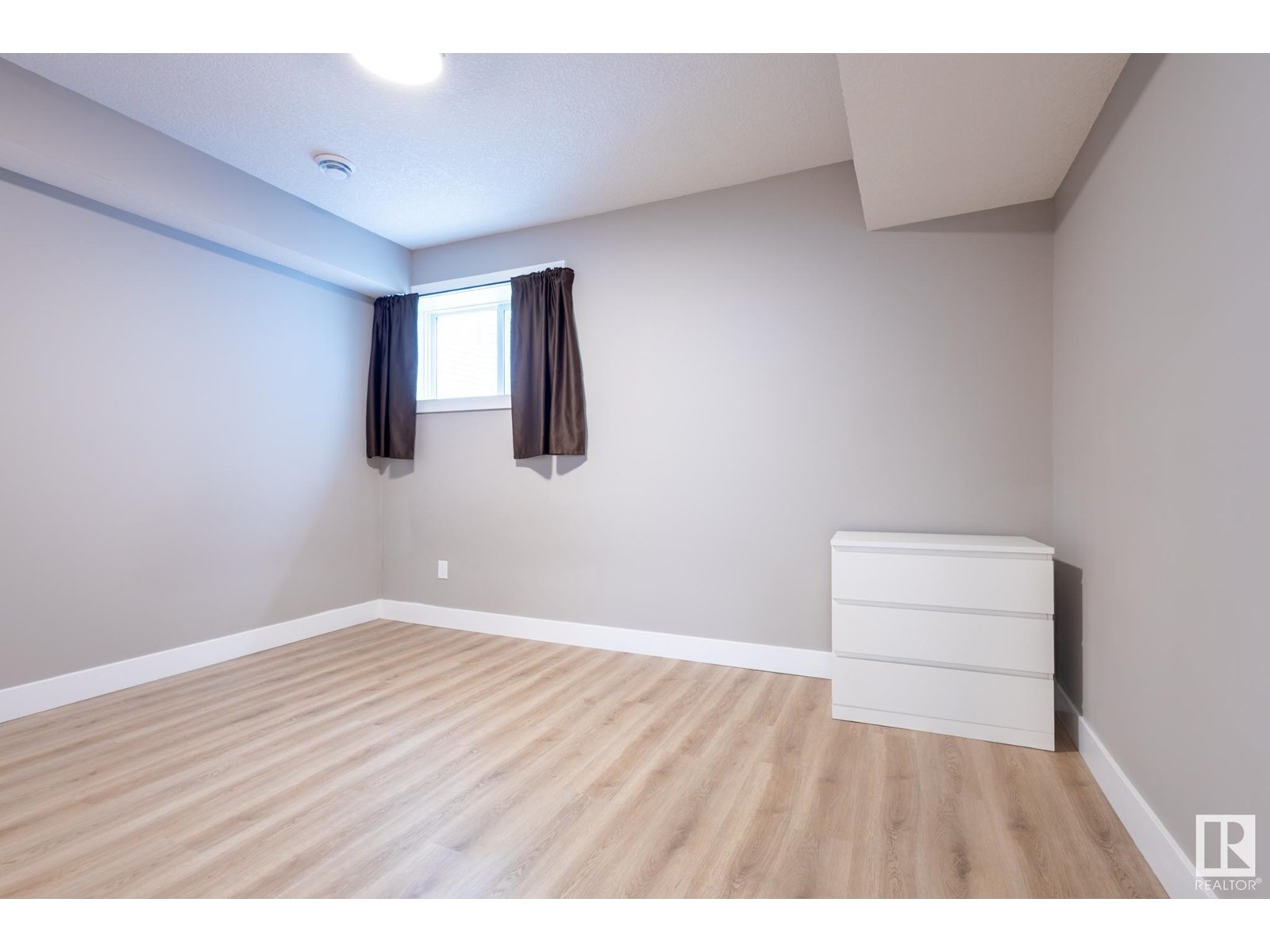 












7432 174 AV NW

,
Edmonton,




Alberta
T5Z0J7

