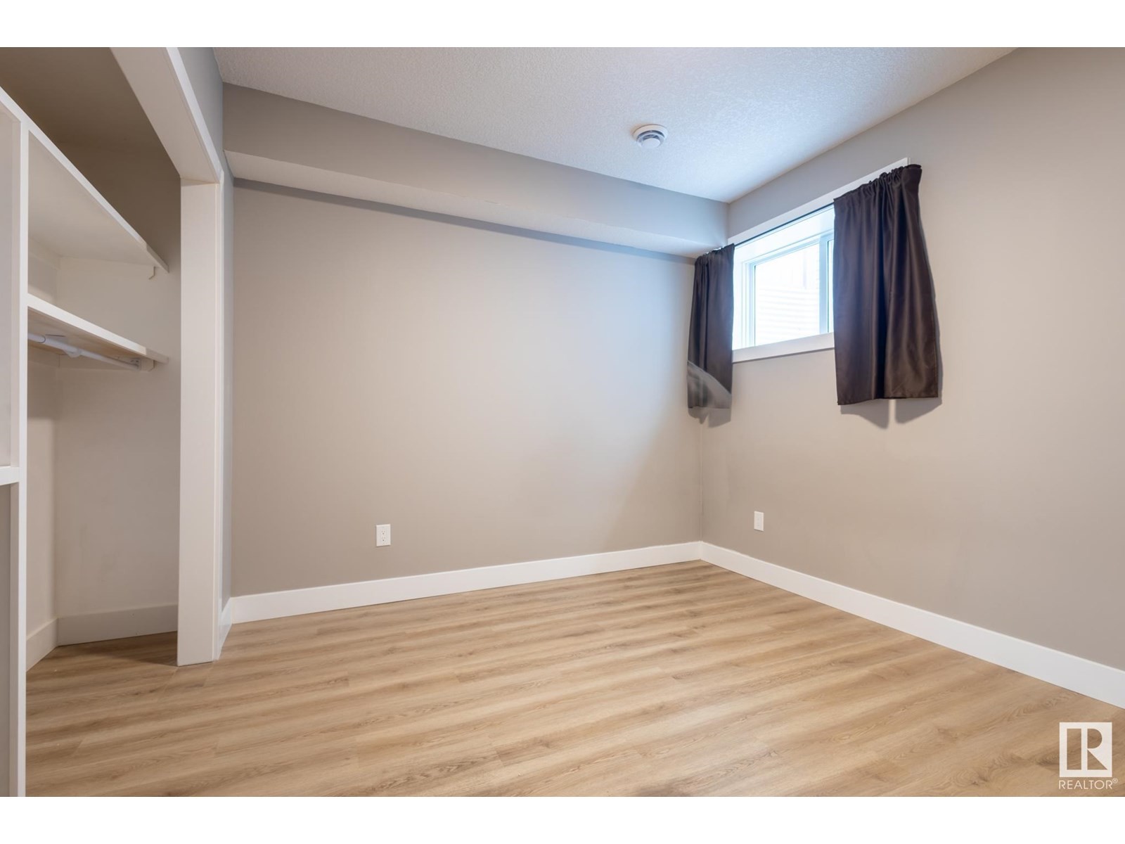 












7432 174 AV NW

,
Edmonton,




Alberta
T5Z0J7

