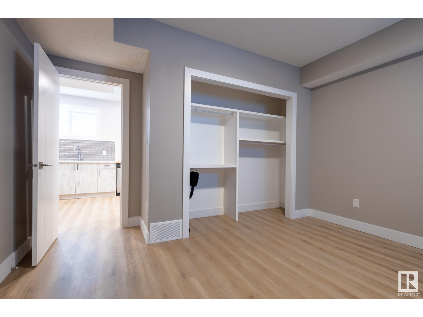 












7432 174 AV NW

,
Edmonton,




Alberta
T5Z0J7

