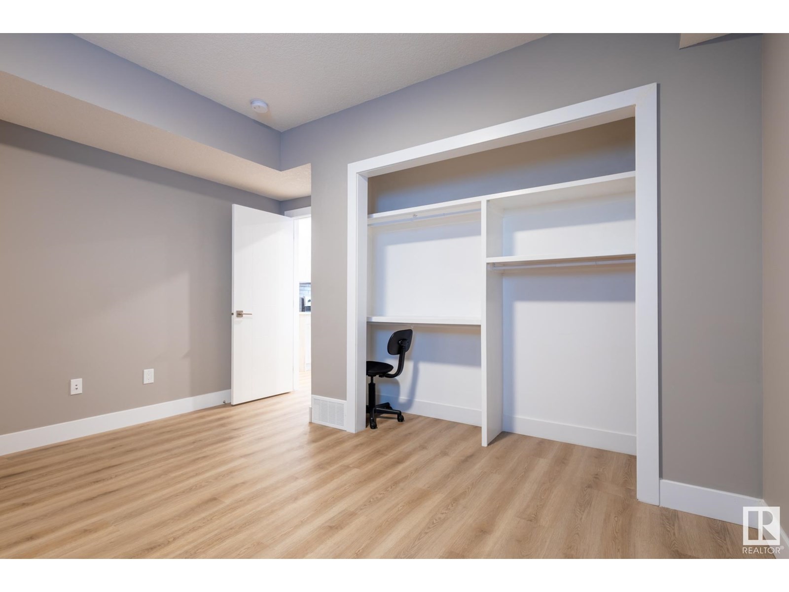 












7432 174 AV NW

,
Edmonton,




Alberta
T5Z0J7

