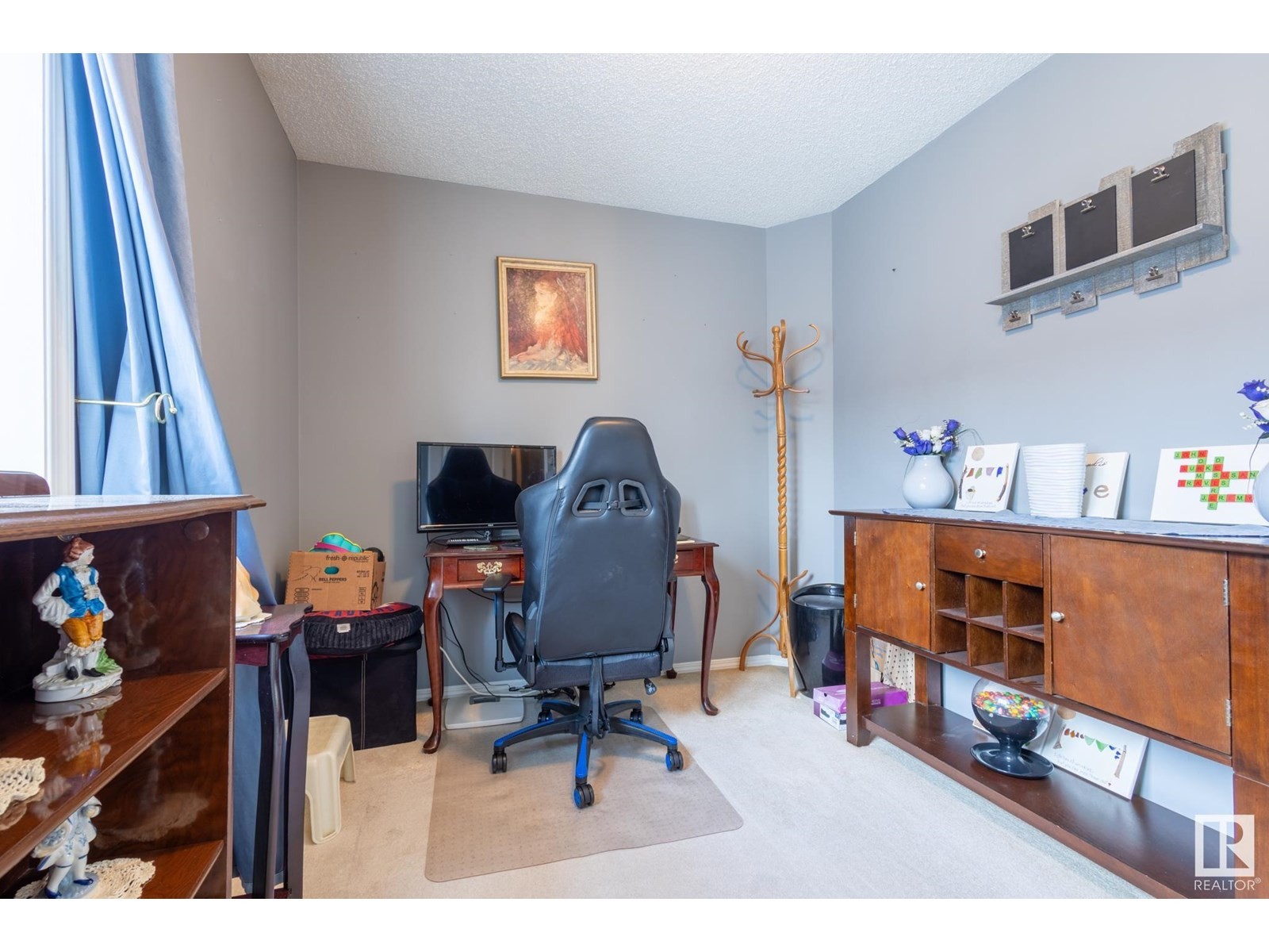 












15927 38 ST NW

,
Edmonton,




Alberta
T5Y3E9

