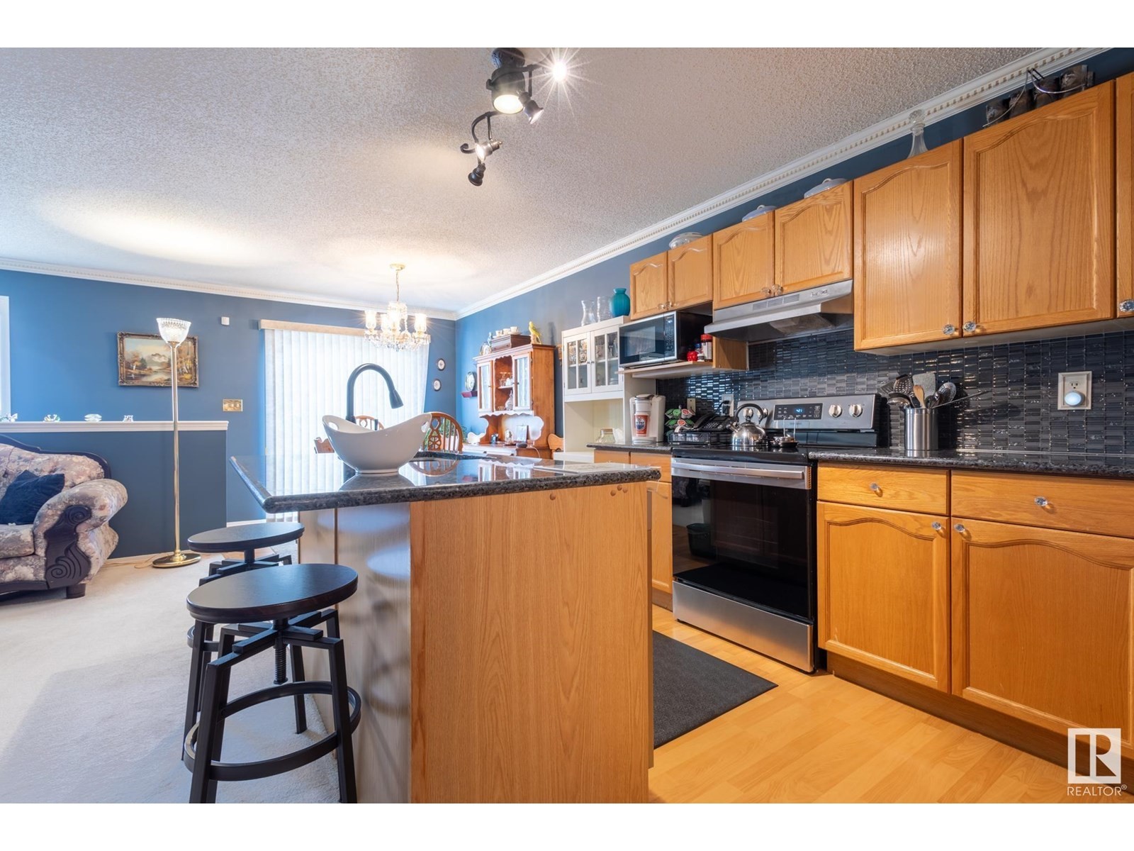 












15927 38 ST NW

,
Edmonton,




Alberta
T5Y3E9

