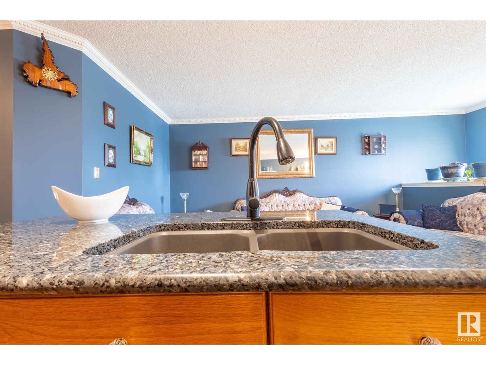 












15927 38 ST NW

,
Edmonton,




Alberta
T5Y3E9

