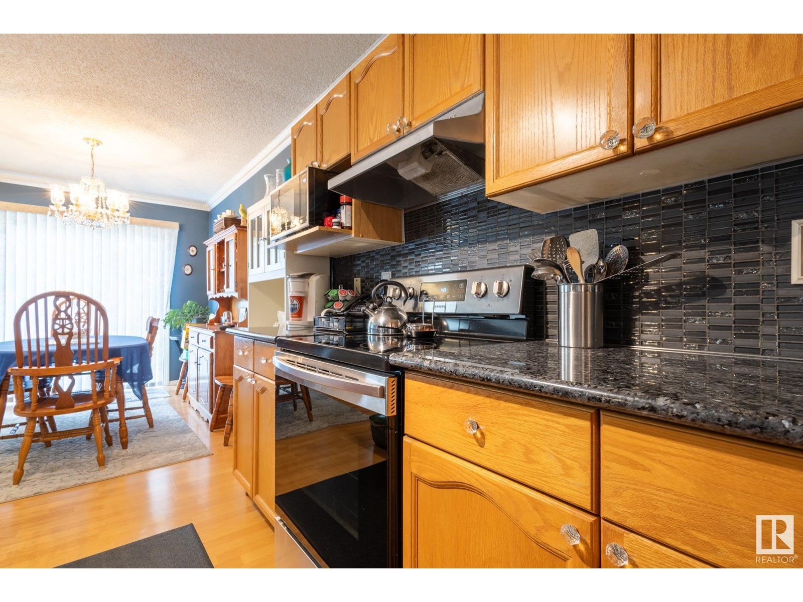 












15927 38 ST NW

,
Edmonton,




Alberta
T5Y3E9

