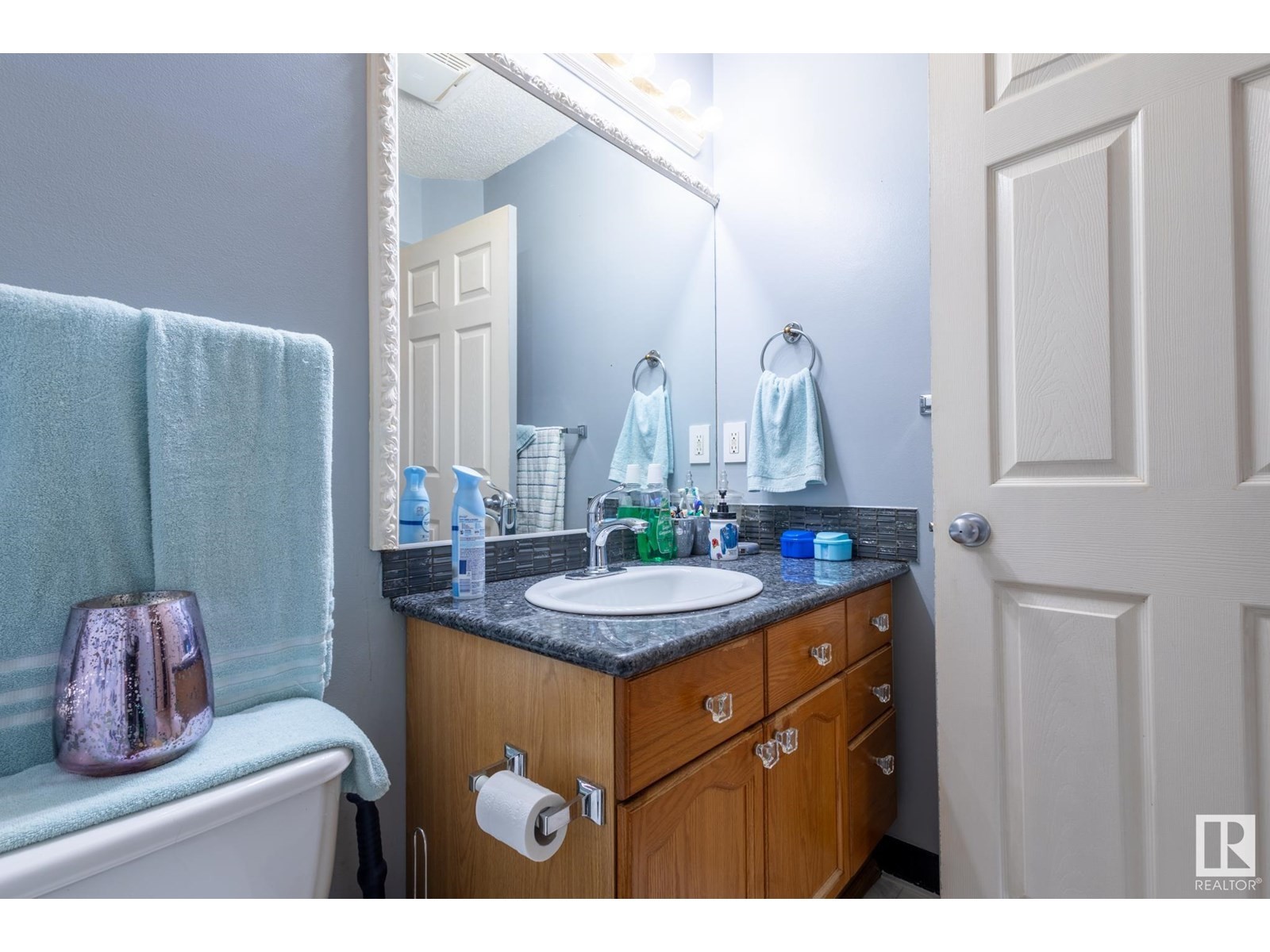 












15927 38 ST NW

,
Edmonton,




Alberta
T5Y3E9

