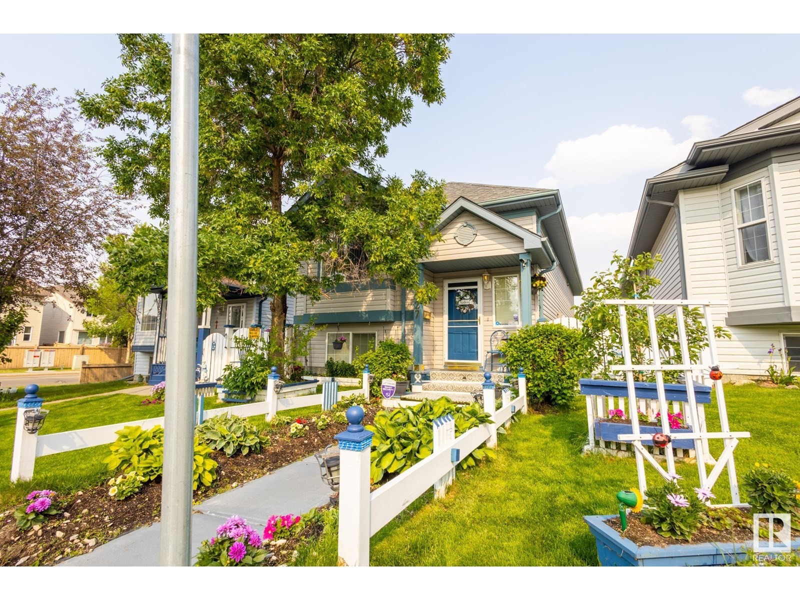 












15927 38 ST NW

,
Edmonton,




Alberta
T5Y3E9

