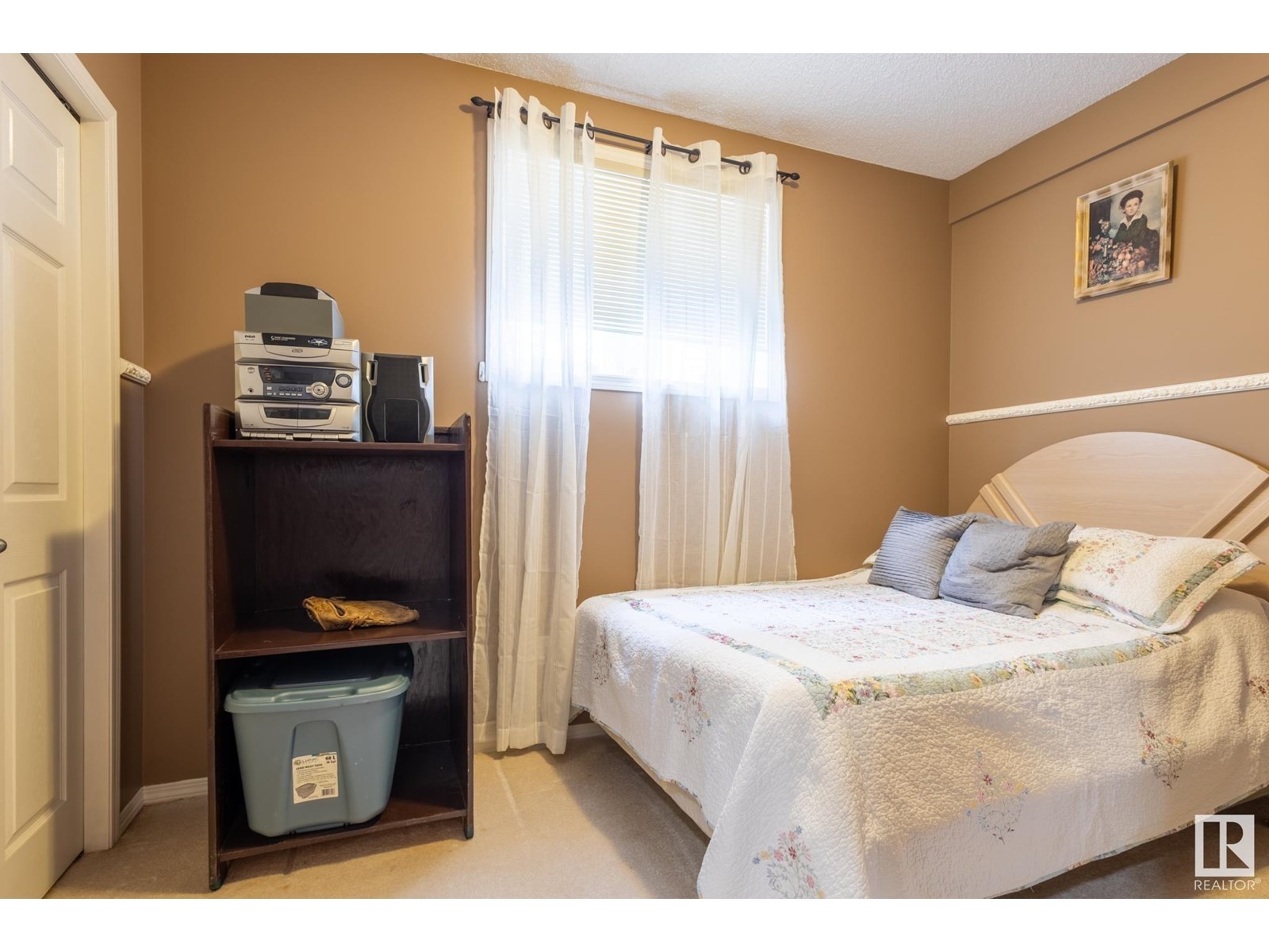 












15927 38 ST NW

,
Edmonton,




Alberta
T5Y3E9

