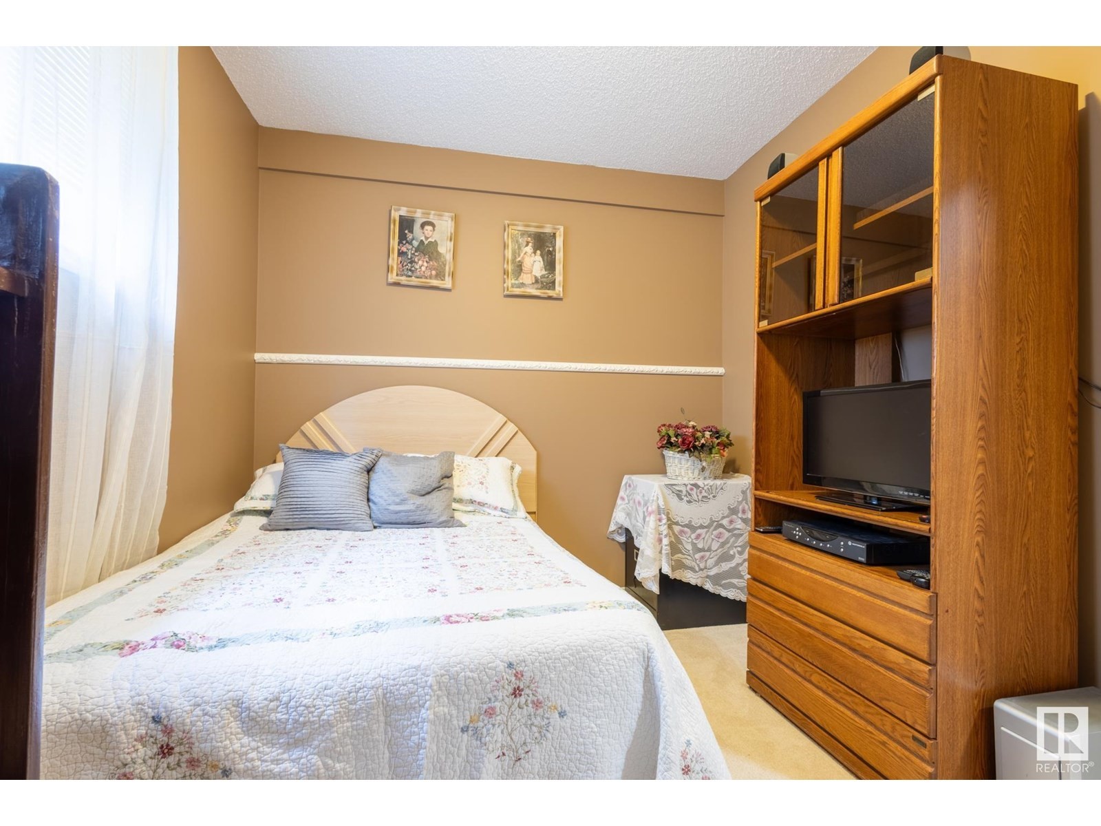 












15927 38 ST NW

,
Edmonton,




Alberta
T5Y3E9

