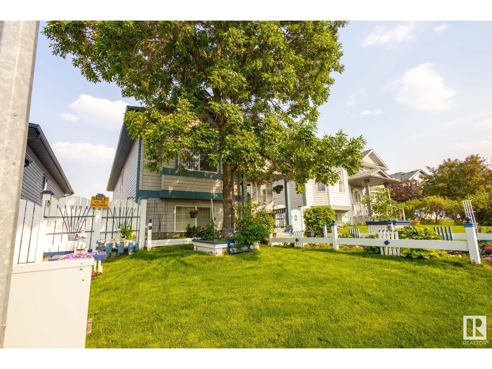 












15927 38 ST NW

,
Edmonton,




Alberta
T5Y3E9

