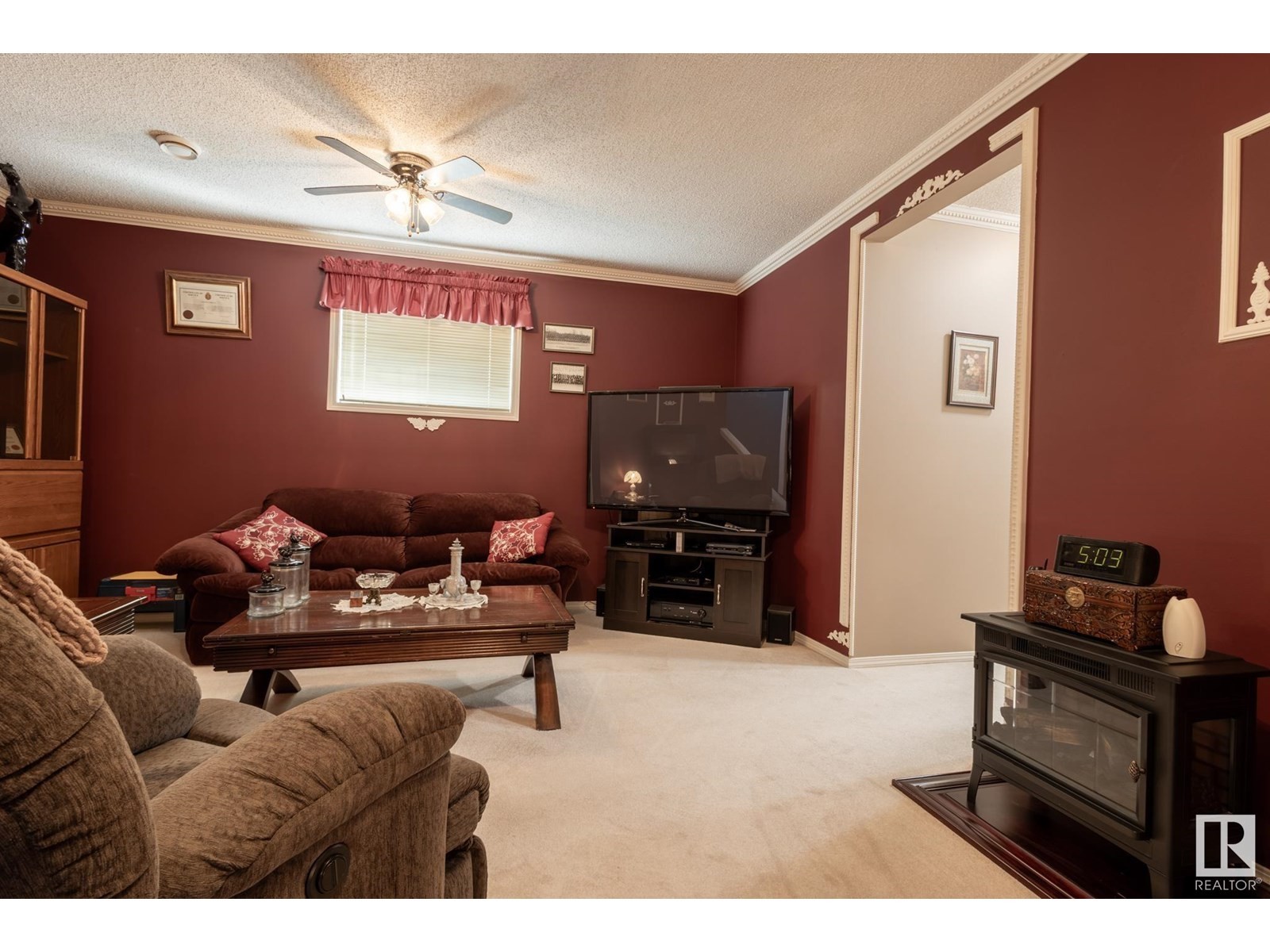 












15927 38 ST NW

,
Edmonton,




Alberta
T5Y3E9

