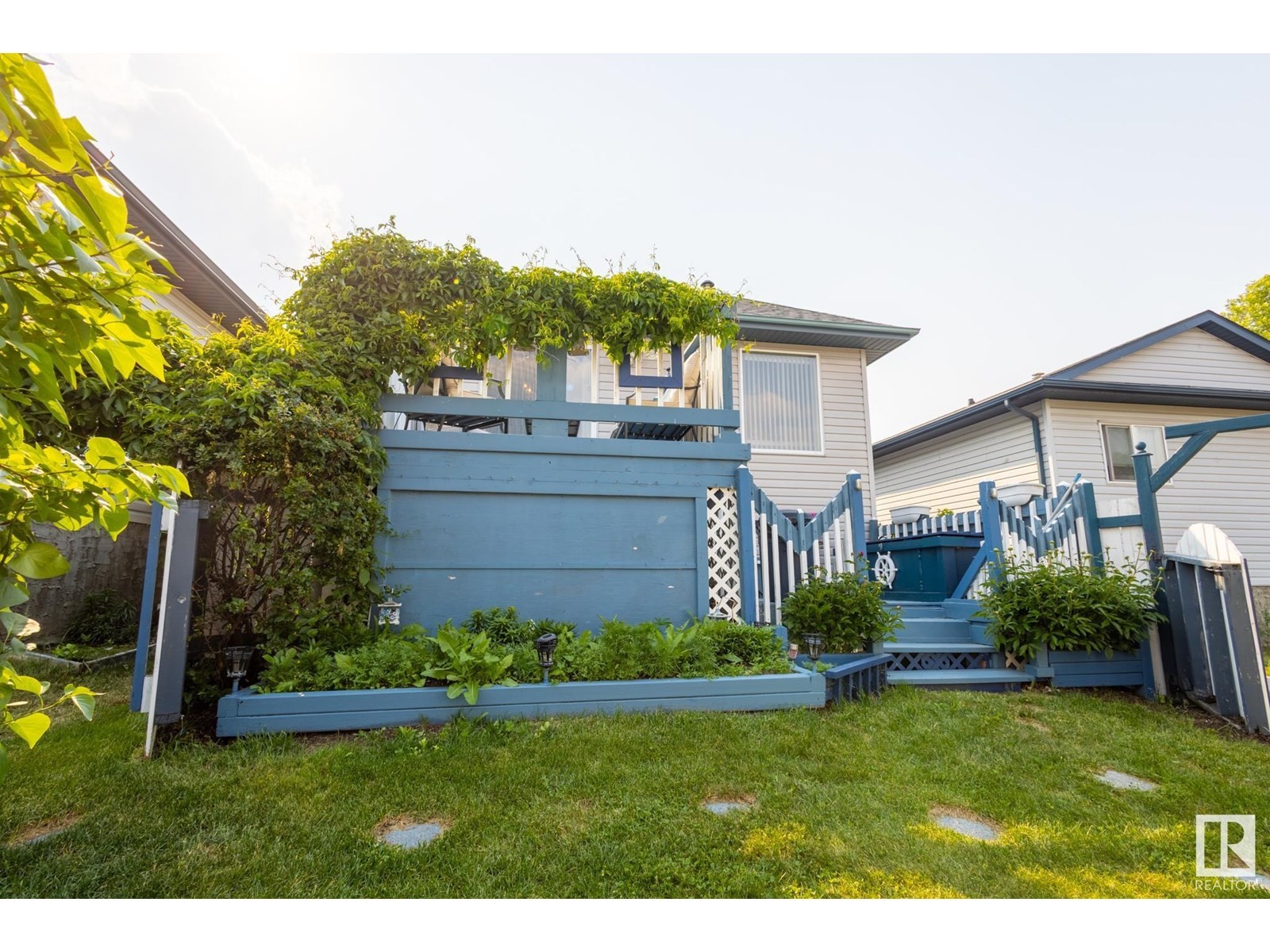 












15927 38 ST NW

,
Edmonton,




Alberta
T5Y3E9

