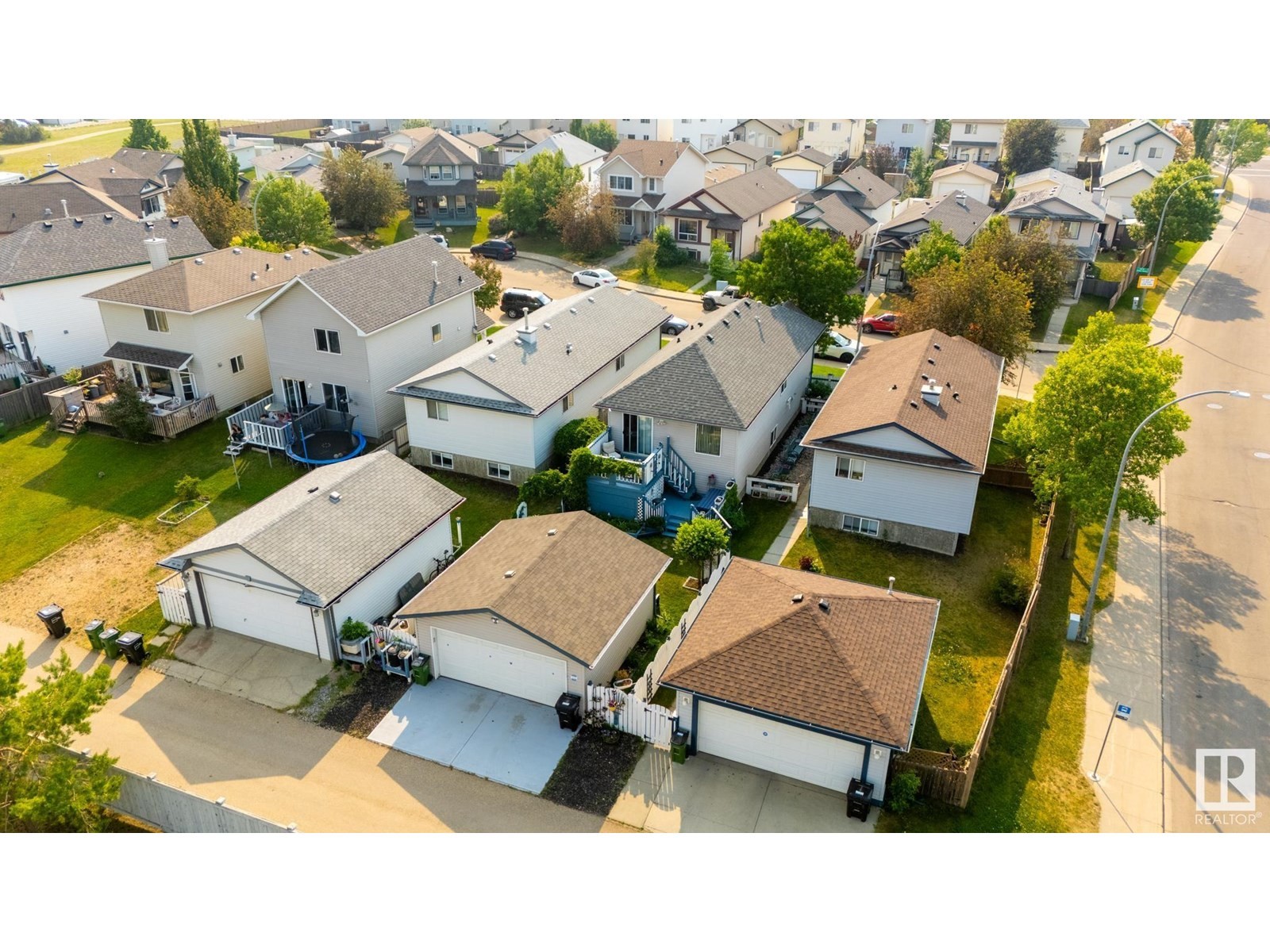 












15927 38 ST NW

,
Edmonton,




Alberta
T5Y3E9


