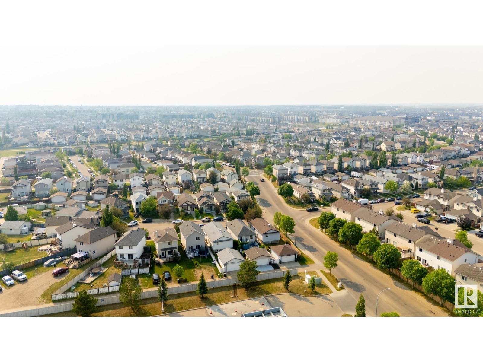 












15927 38 ST NW

,
Edmonton,




Alberta
T5Y3E9

