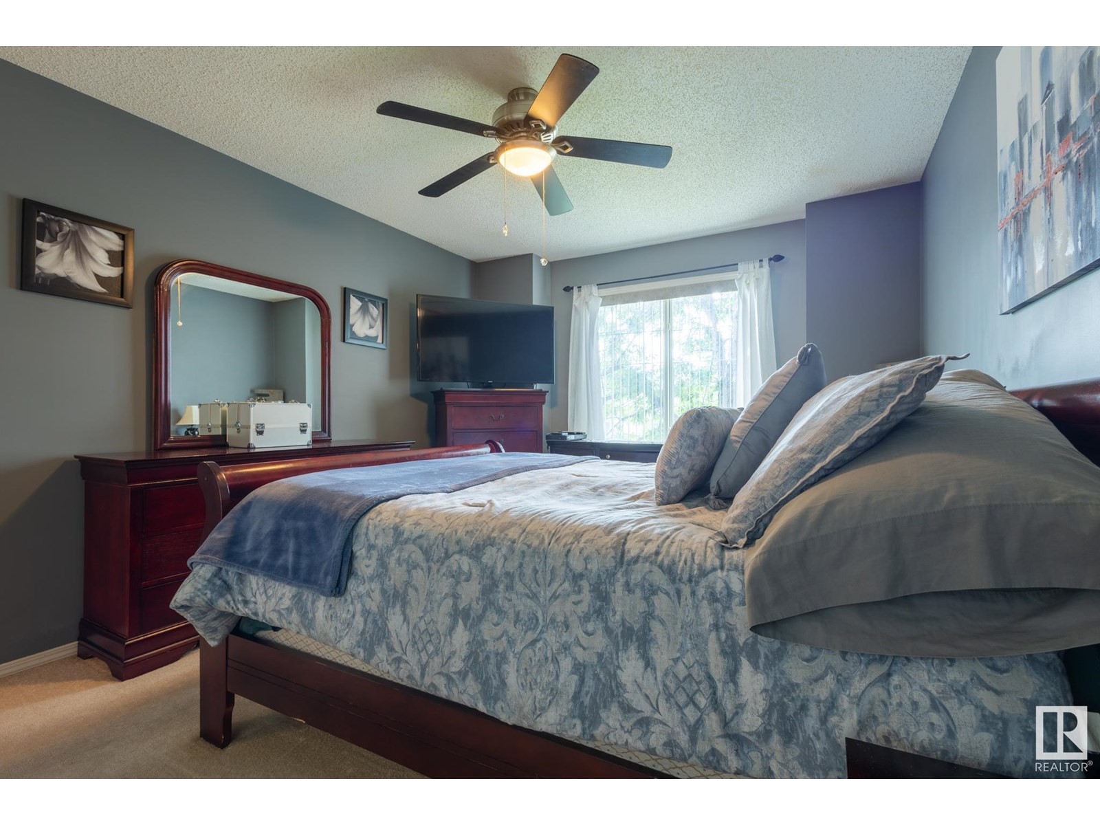 












15927 38 ST NW

,
Edmonton,




Alberta
T5Y3E9

