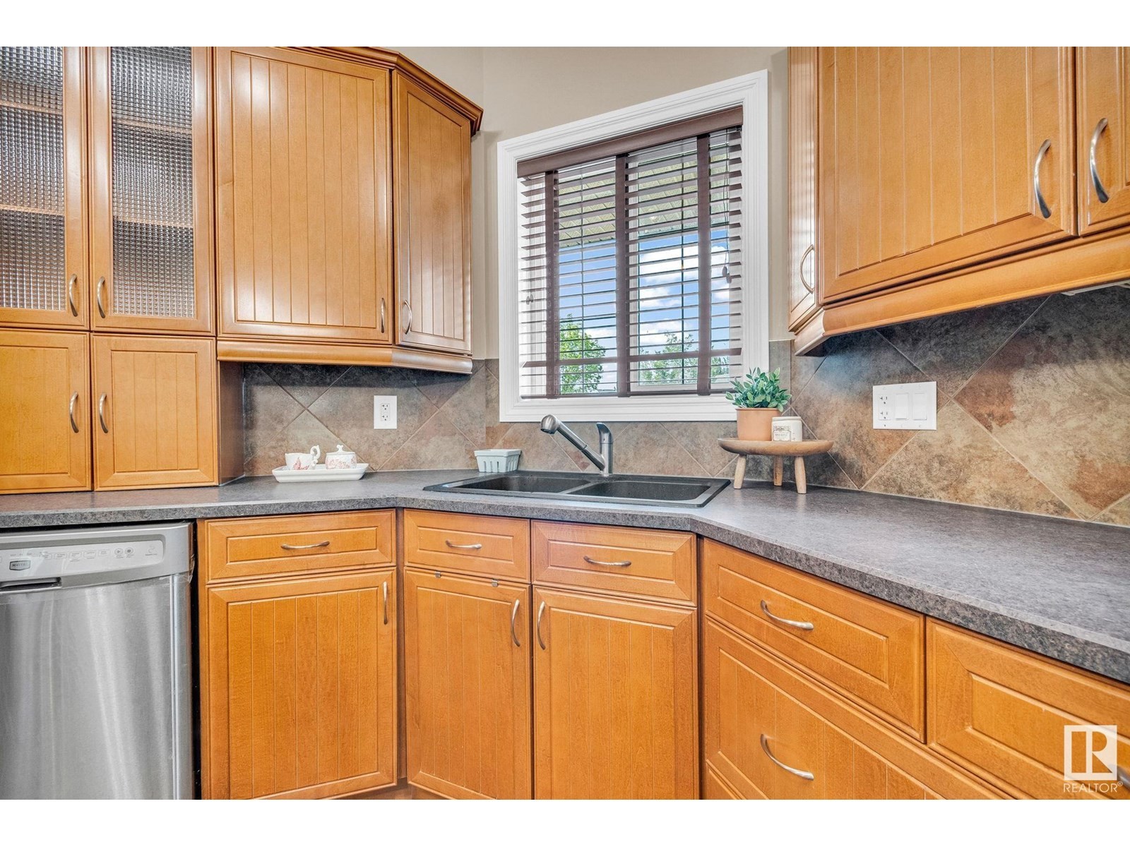 












5101 CHATEAU CO

,
Beaumont,




Alberta
T4X1W5

