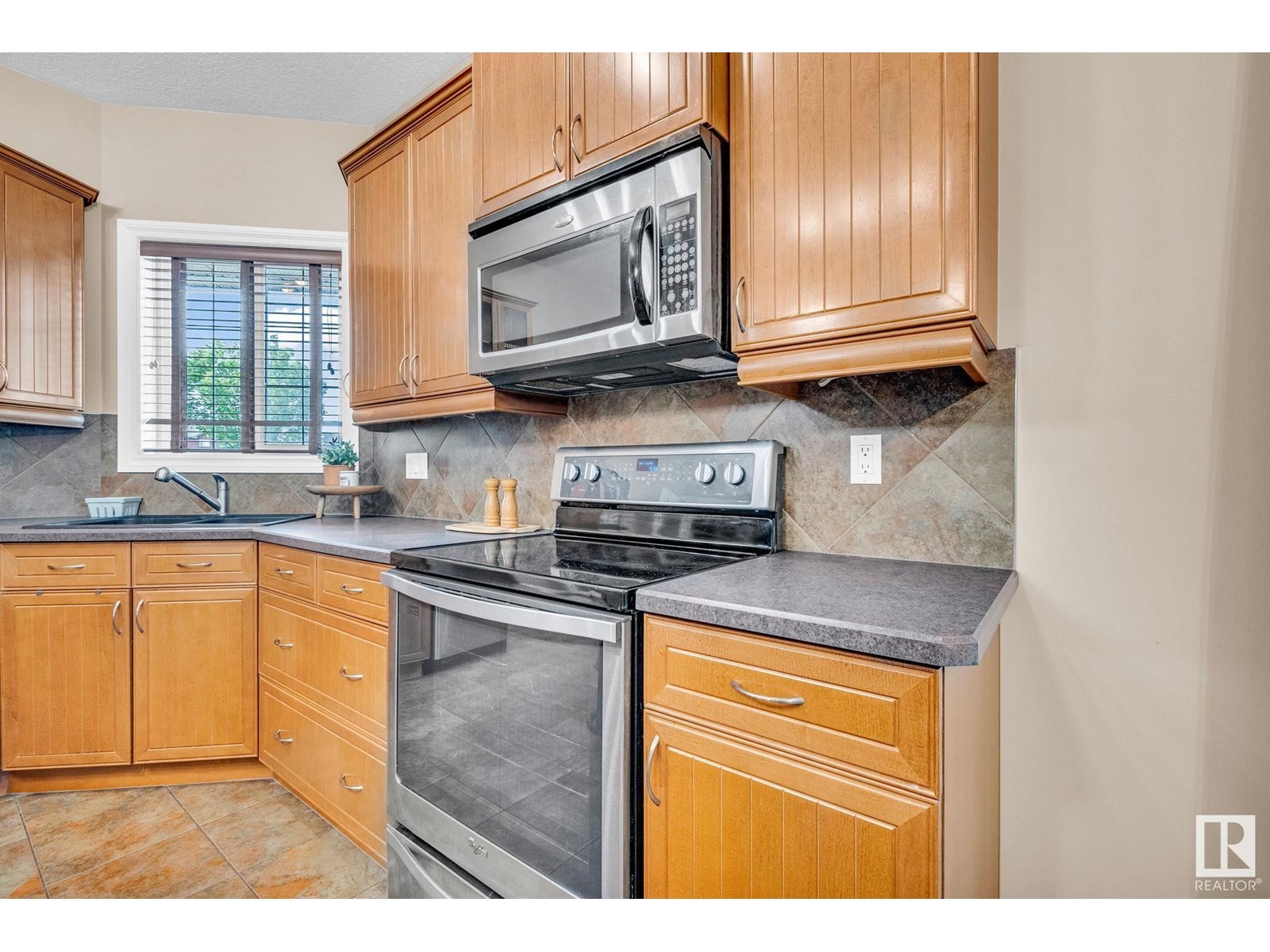 












5101 CHATEAU CO

,
Beaumont,




Alberta
T4X1W5

