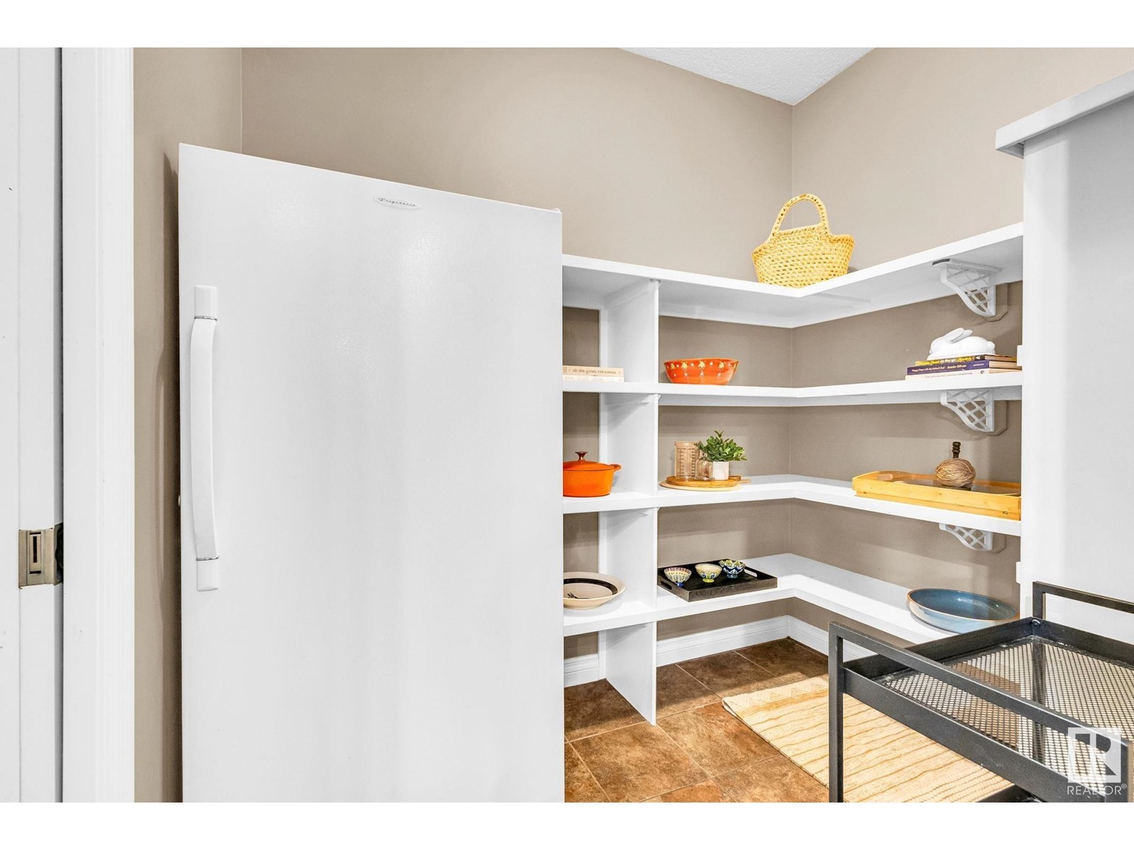












5101 CHATEAU CO

,
Beaumont,




Alberta
T4X1W5

