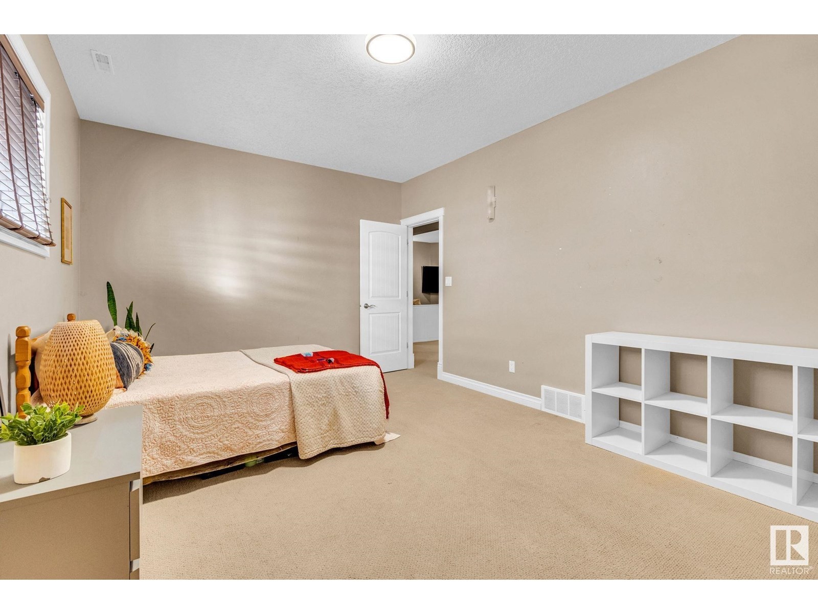 












5101 CHATEAU CO

,
Beaumont,




Alberta
T4X1W5

