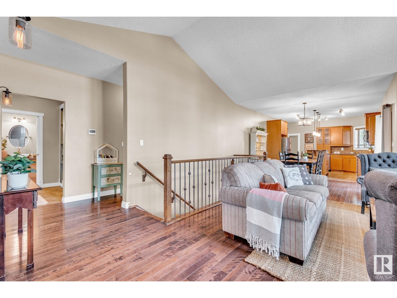 












5101 CHATEAU CO

,
Beaumont,




Alberta
T4X1W5

