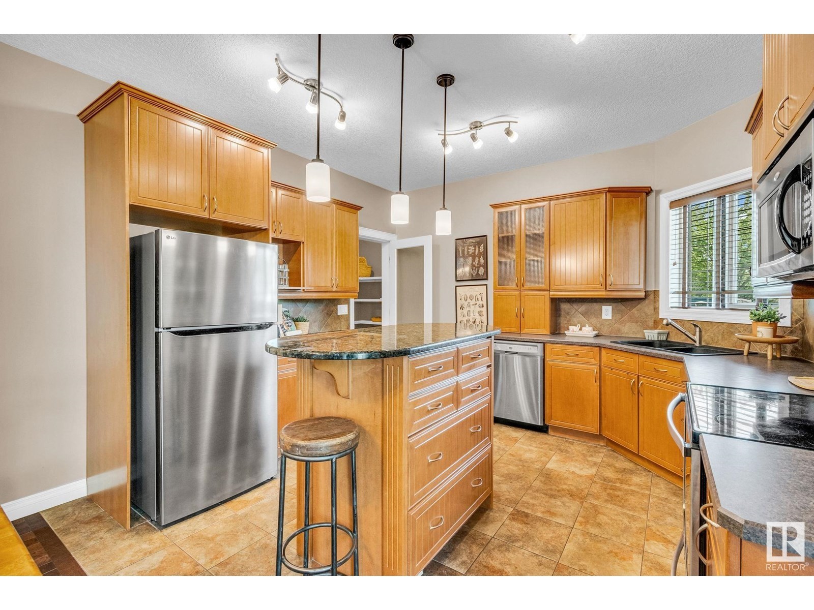 












5101 CHATEAU CO

,
Beaumont,




Alberta
T4X1W5

