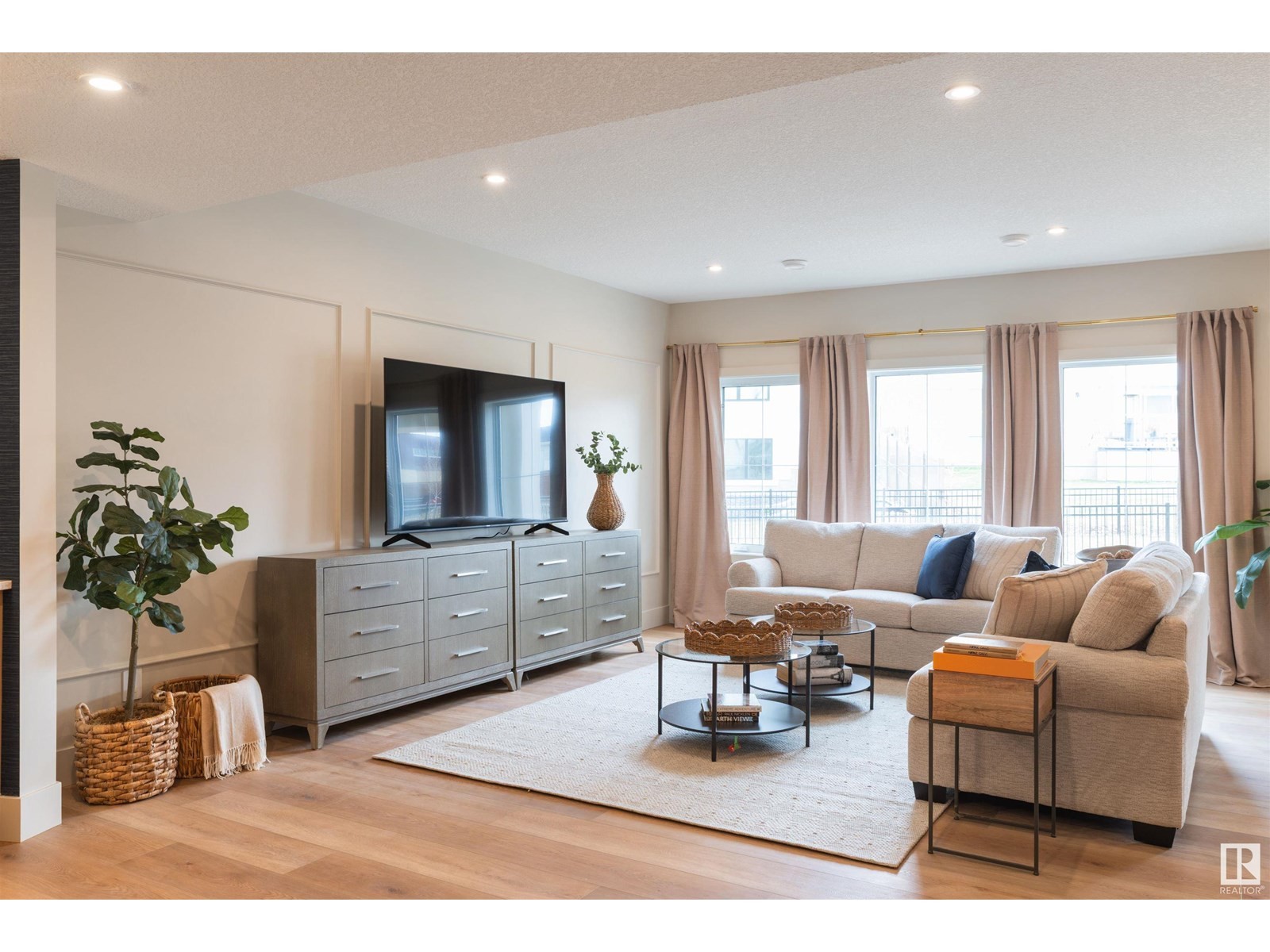 












8 JARDIN PL

,
St. Albert,




Alberta
T8N8A2

