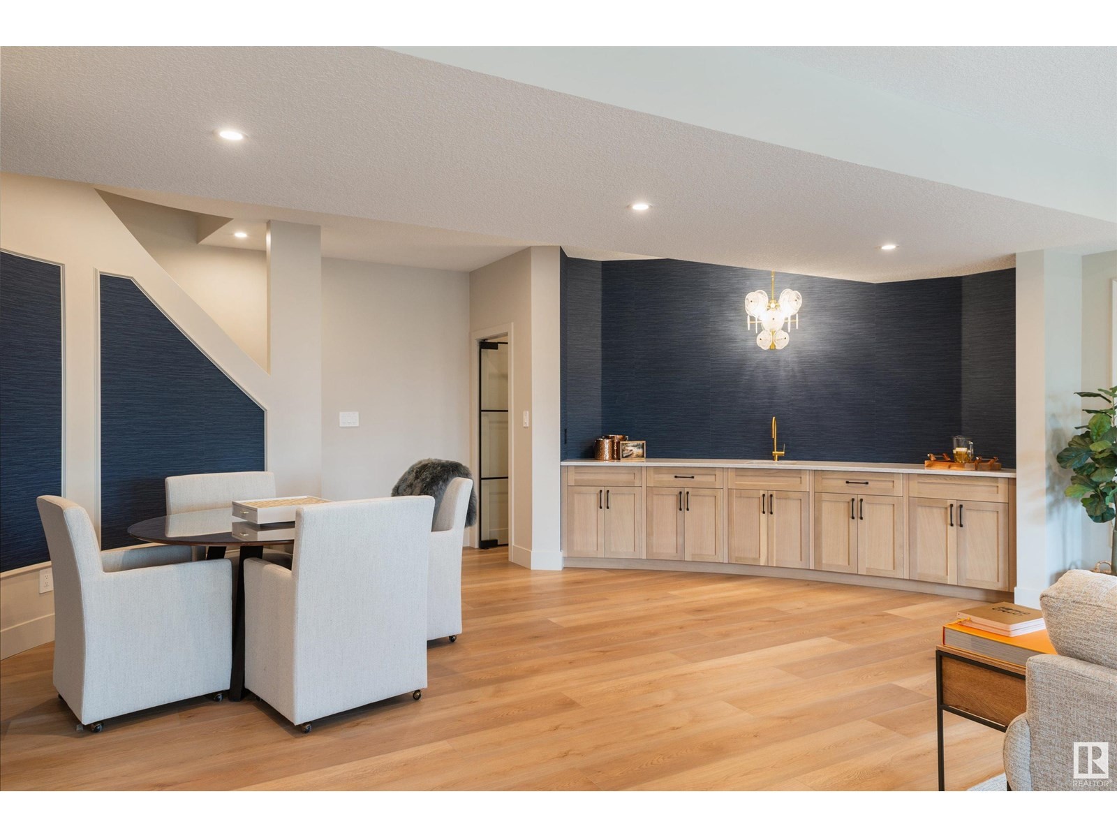 












8 JARDIN PL

,
St. Albert,




Alberta
T8N8A2

