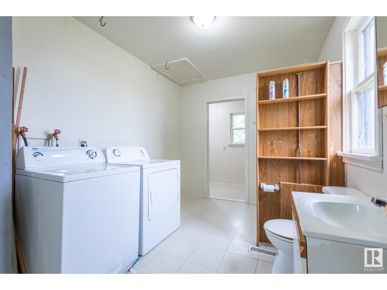 












529 6 ST

,
Thorhild,




Alberta
T0E3J0

