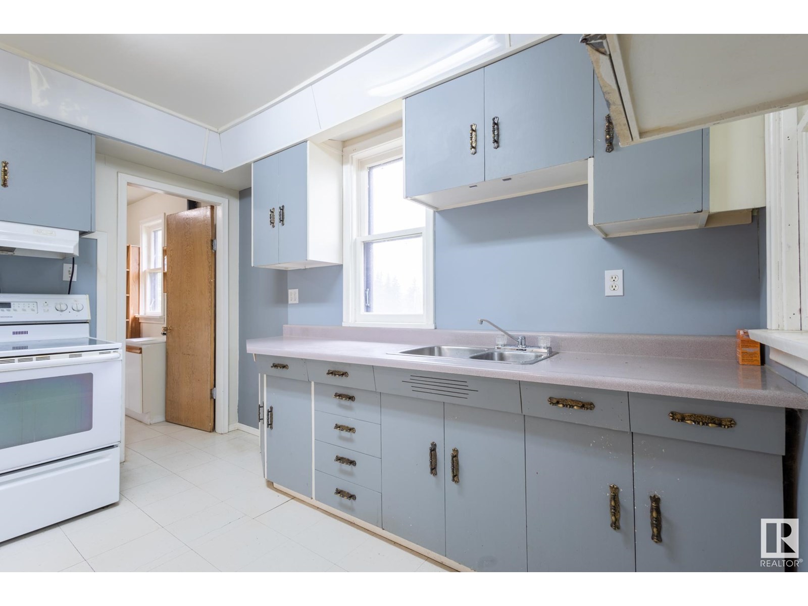 












529 6 ST

,
Thorhild,




Alberta
T0E3J0


