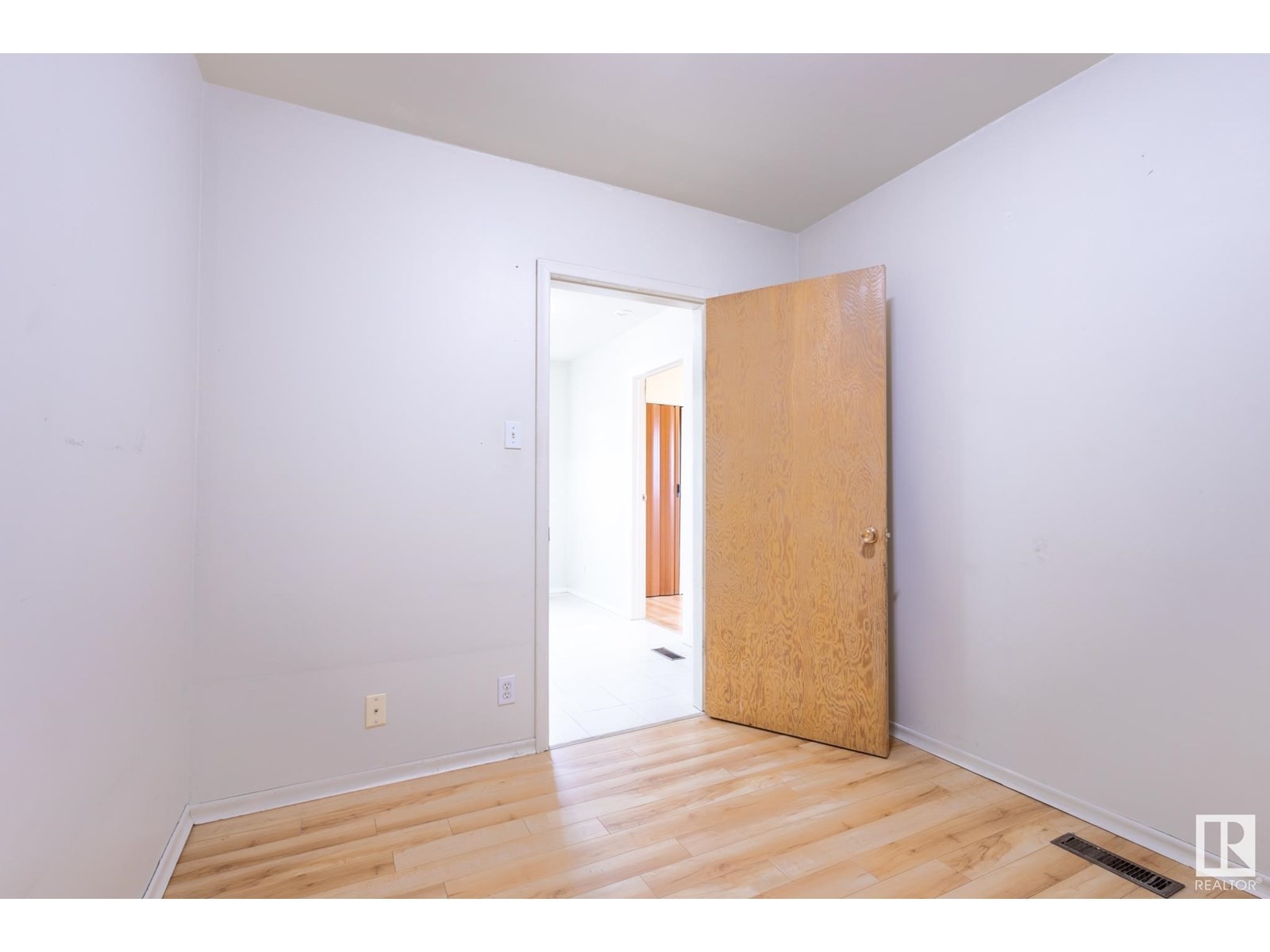 












529 6 ST

,
Thorhild,




Alberta
T0E3J0

