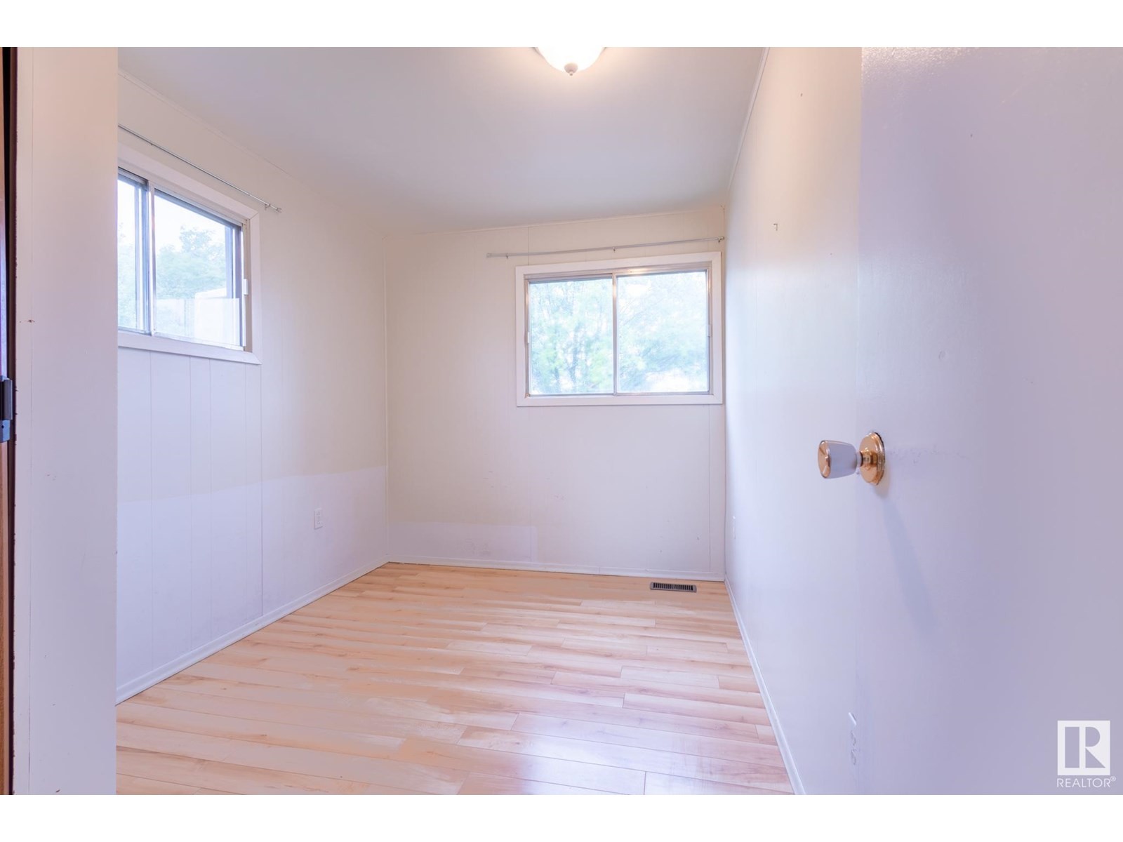 












529 6 ST

,
Thorhild,




Alberta
T0E3J0

