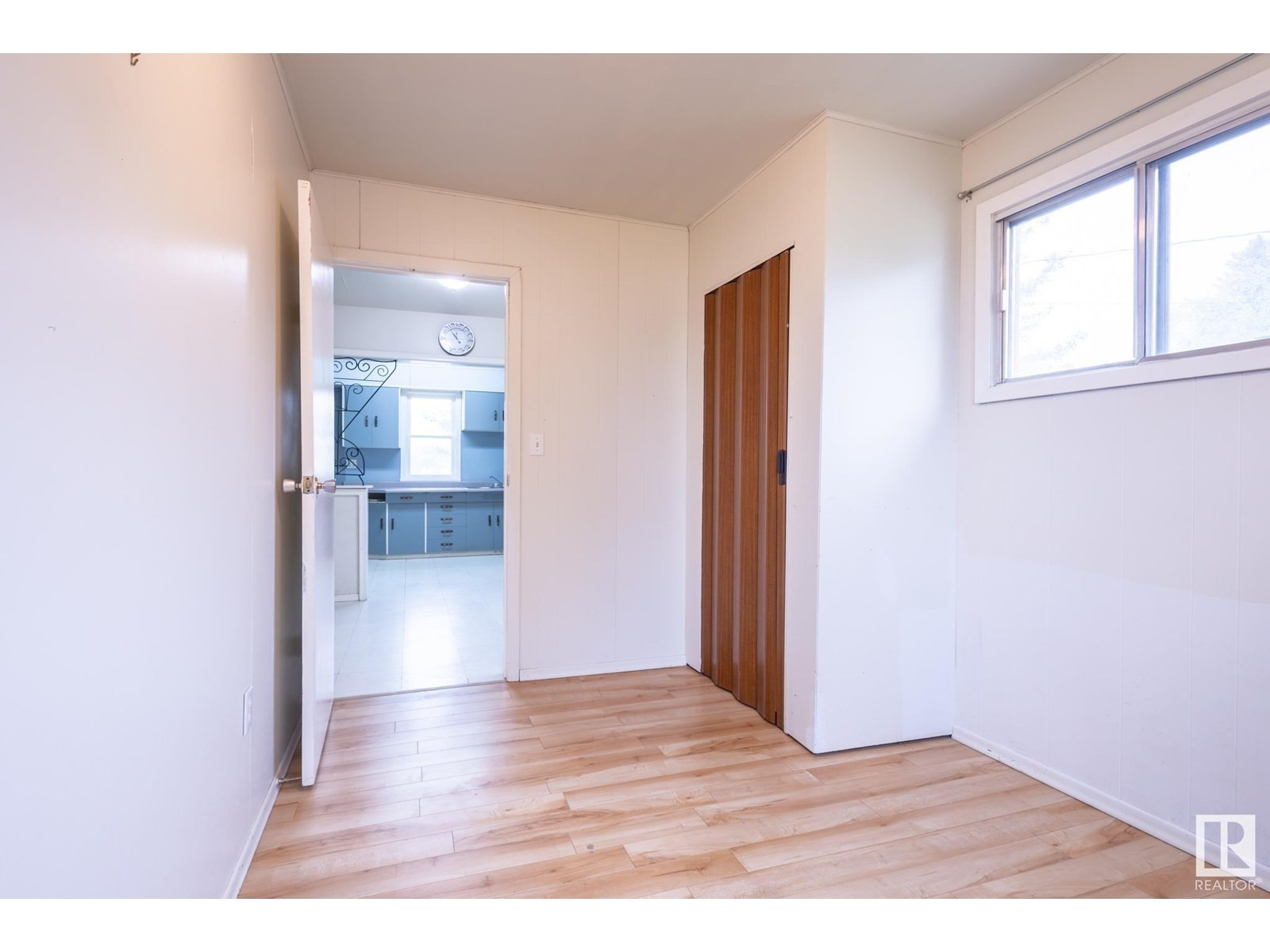 












529 6 ST

,
Thorhild,




Alberta
T0E3J0

