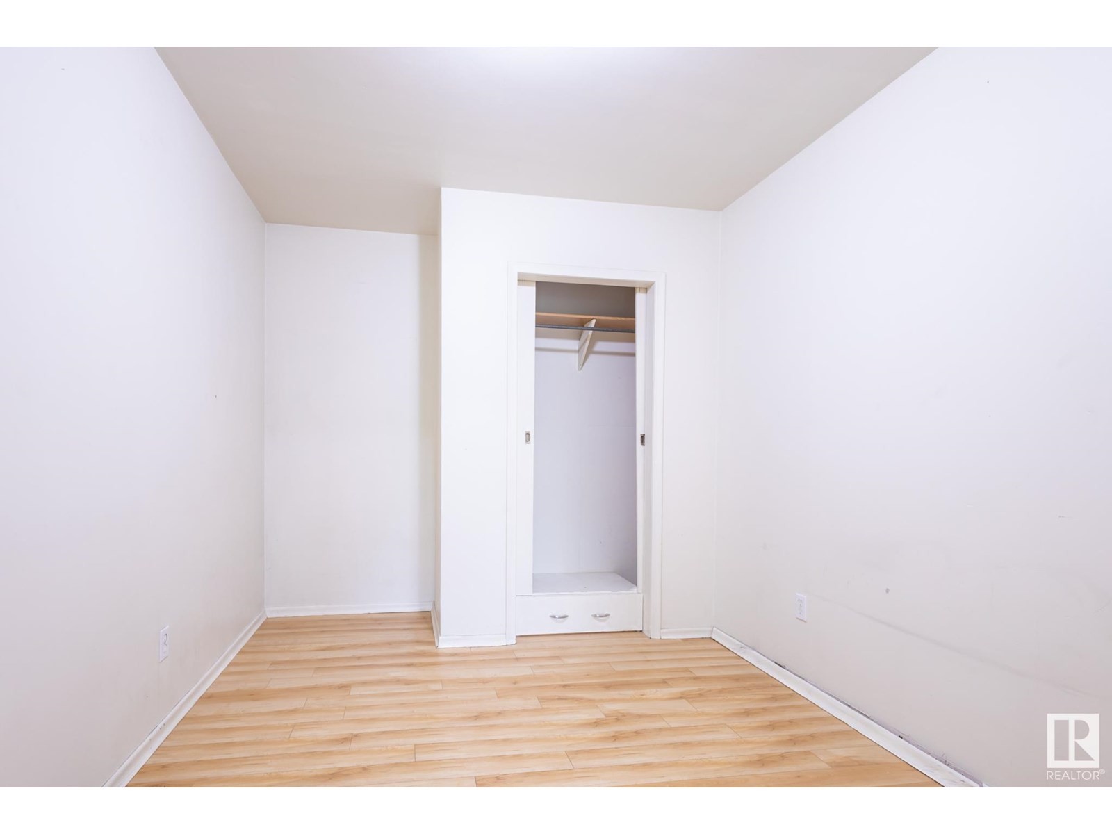 












529 6 ST

,
Thorhild,




Alberta
T0E3J0

