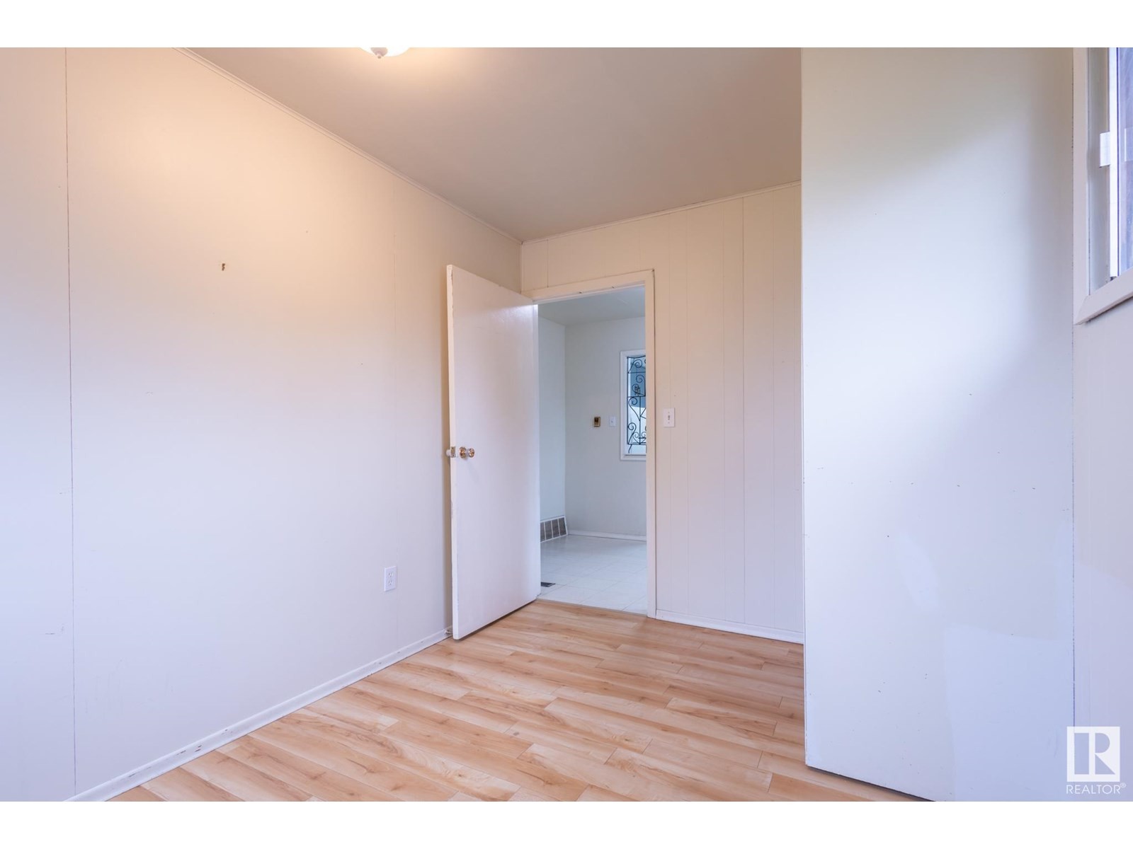 












529 6 ST

,
Thorhild,




Alberta
T0E3J0

