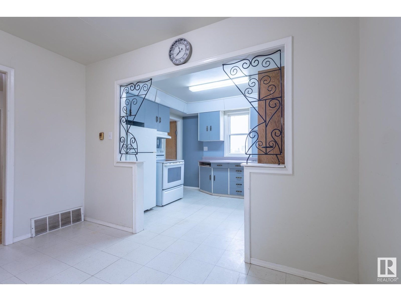












529 6 ST

,
Thorhild,




Alberta
T0E3J0

