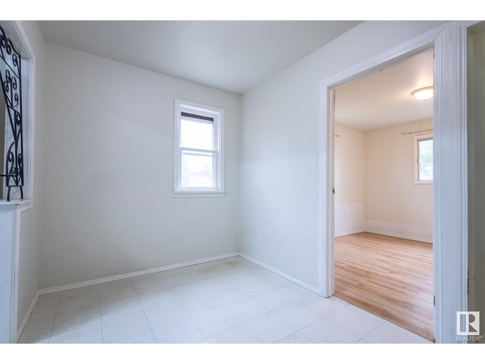 












529 6 ST

,
Thorhild,




Alberta
T0E3J0

