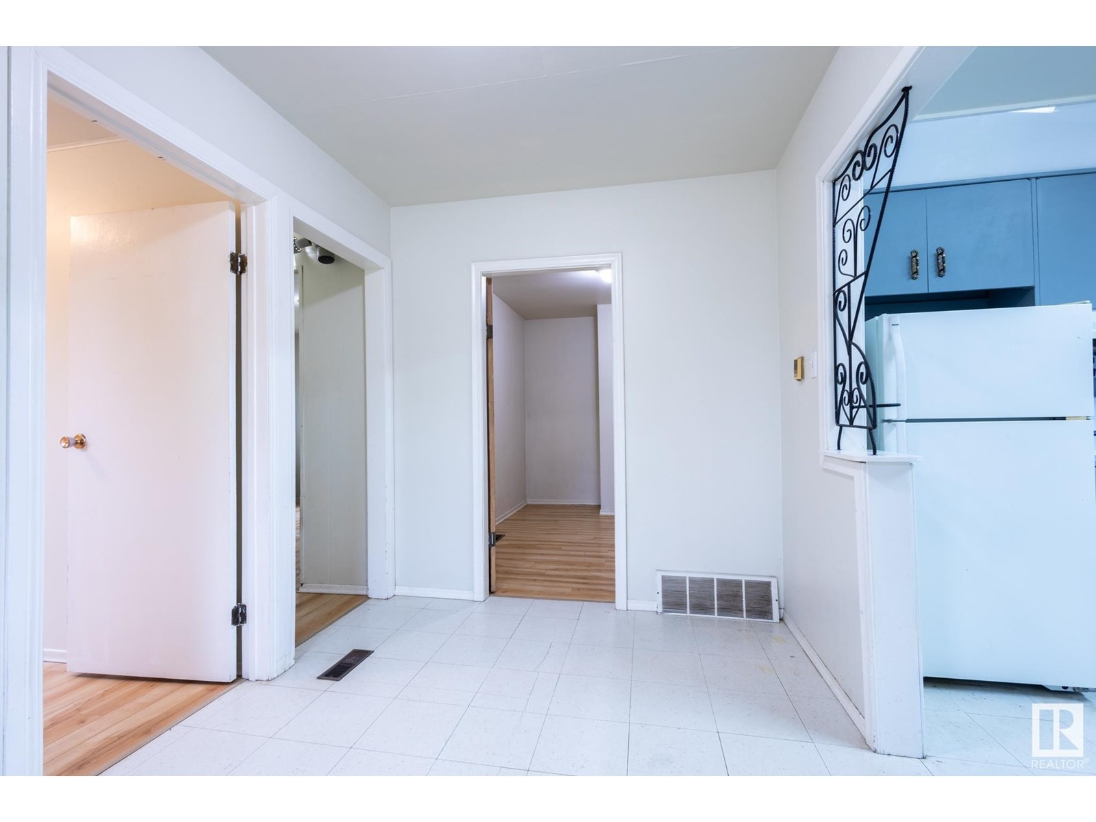 












529 6 ST

,
Thorhild,




Alberta
T0E3J0

